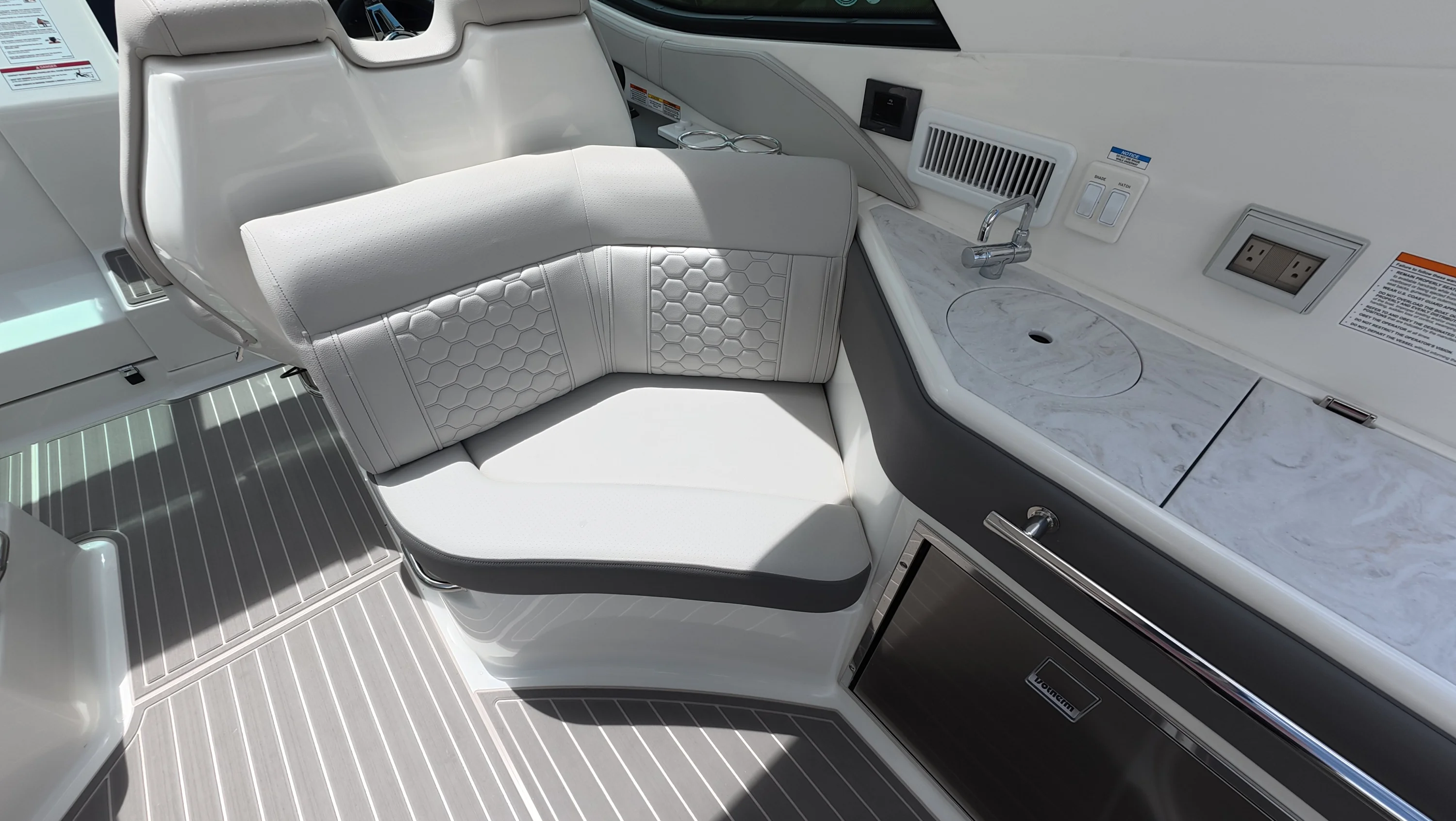 2026 Sea Ray Sundancer 320 Outboard Image Thumbnail #31