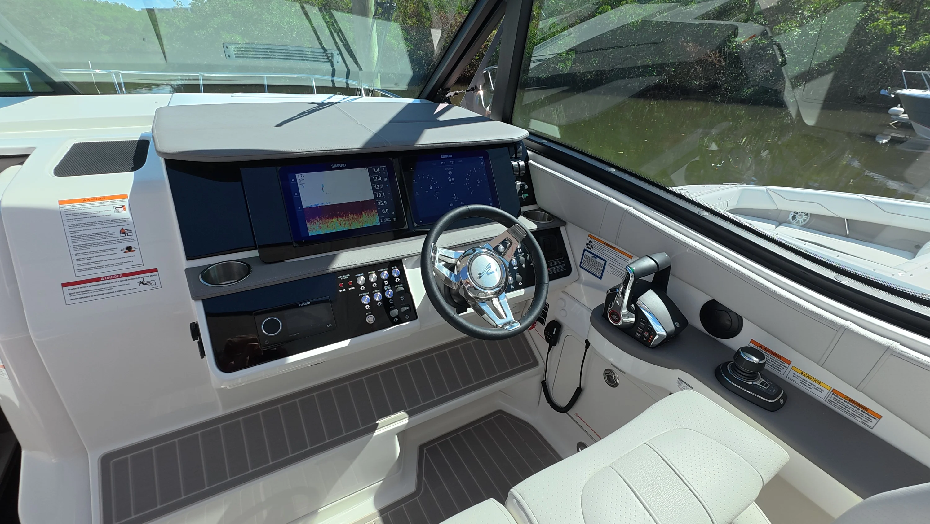 2026 Sea Ray Sundancer 320 Outboard Image Thumbnail #12