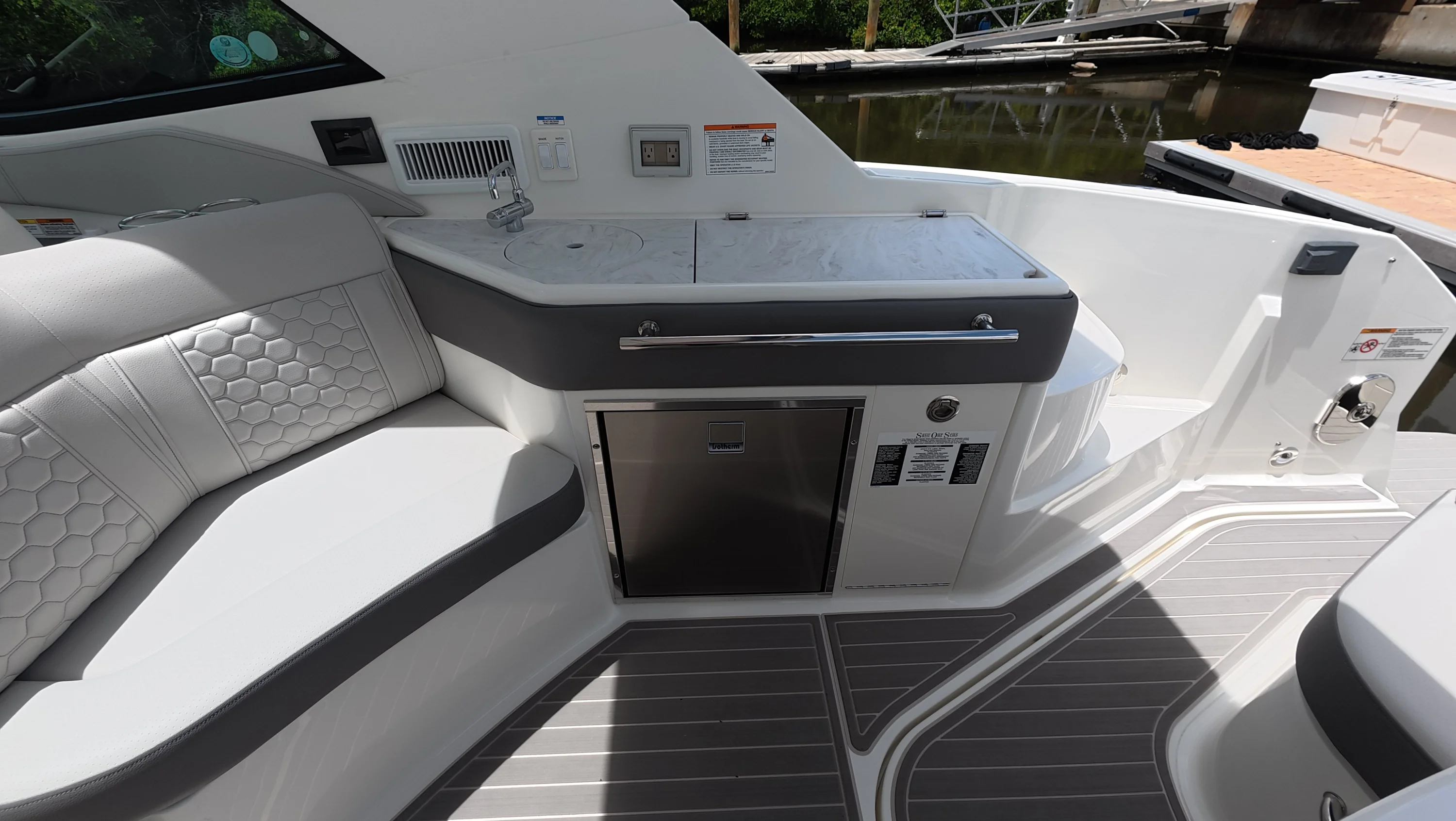 2026 Sea Ray Sundancer 320 Outboard Image Thumbnail #26