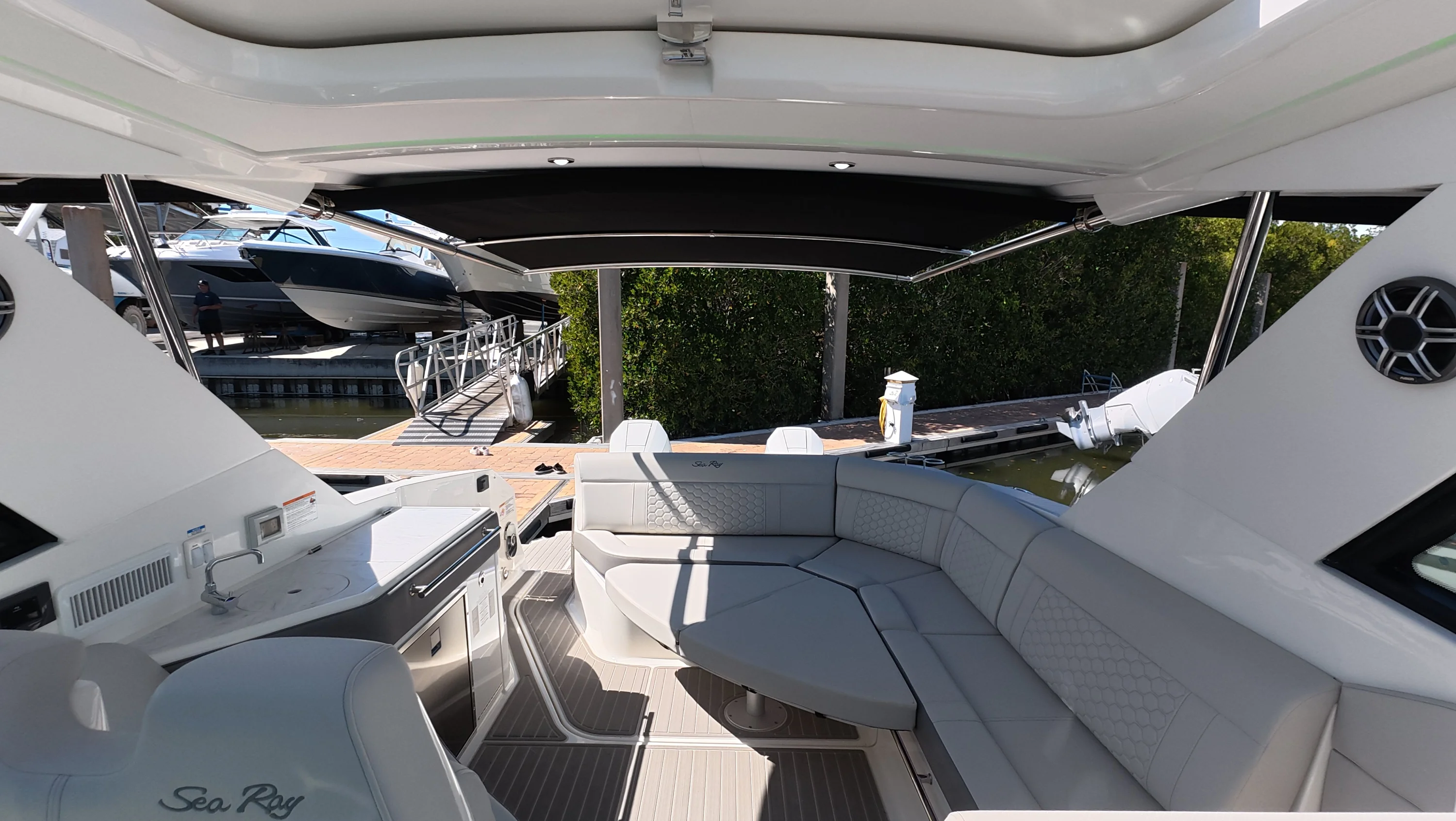 2026 Sea Ray Sundancer 320 Outboard Image Thumbnail #4