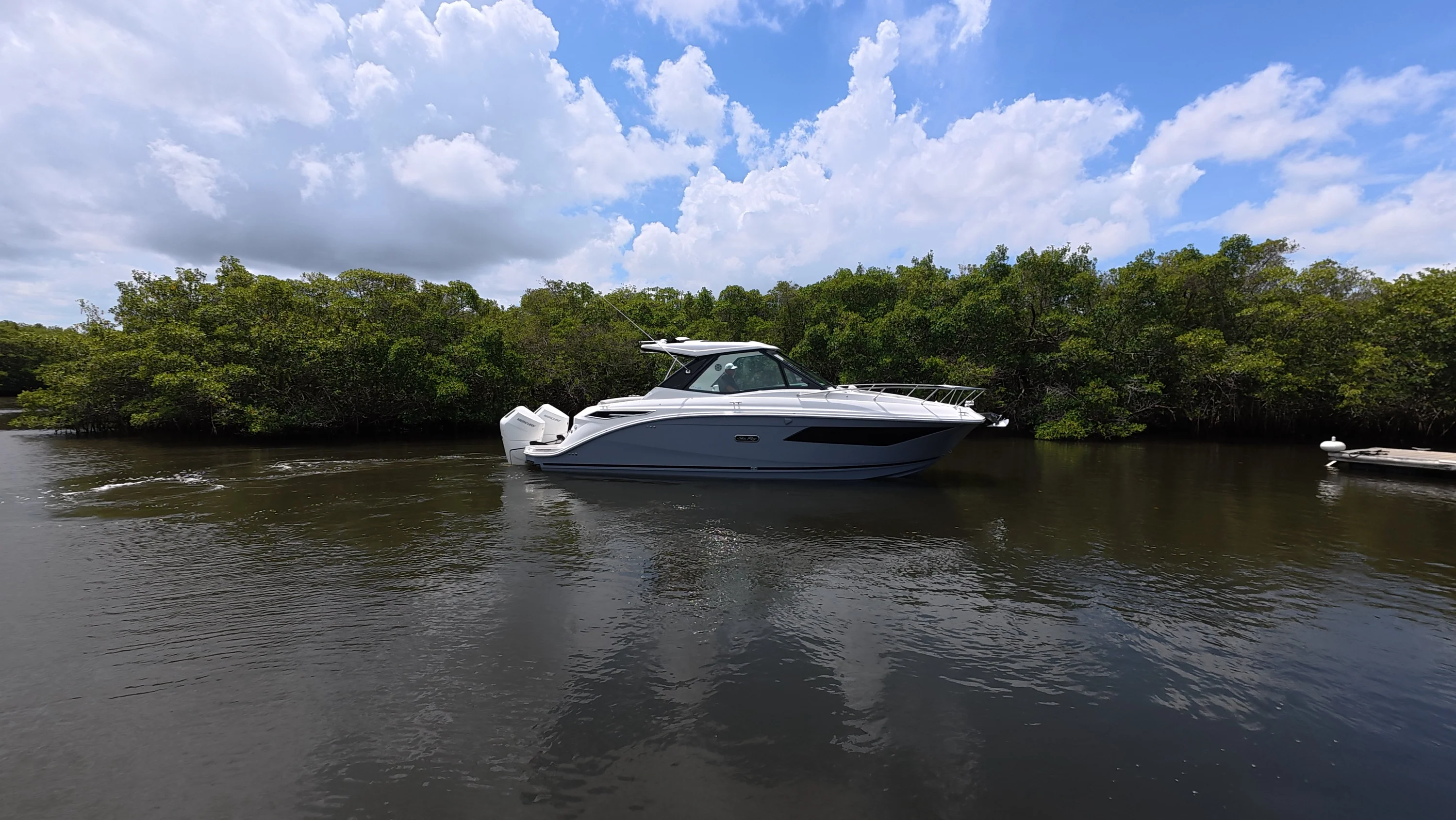 2026 Sea Ray Sundancer 320 Outboard Image Thumbnail #10