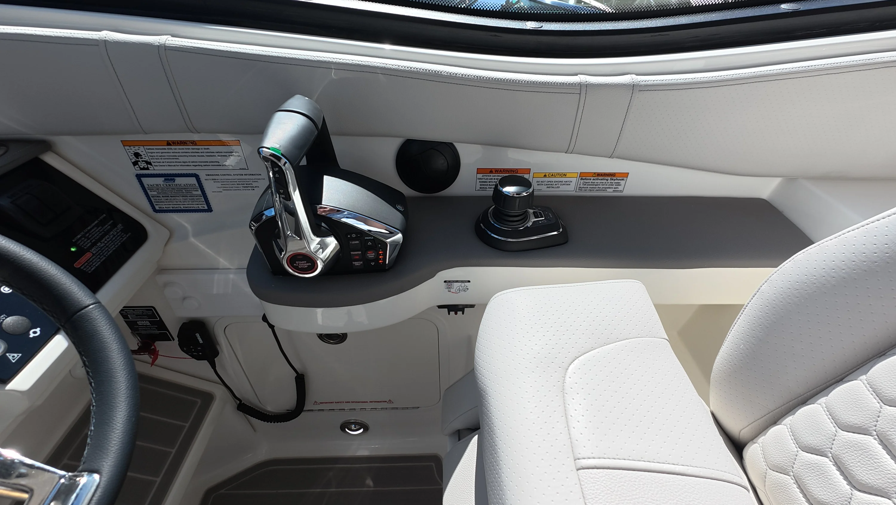 2026 Sea Ray Sundancer 320 Outboard Image Thumbnail #19