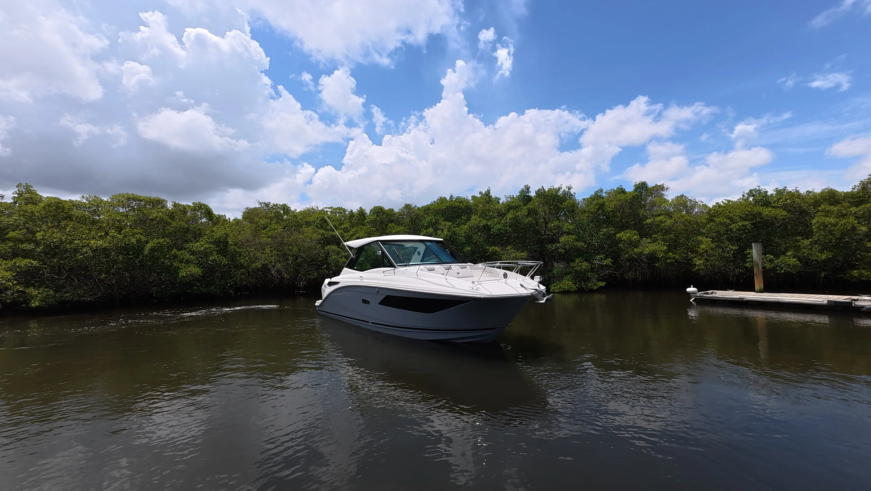2026 Sea Ray Sundancer 320 Outboard Image Thumbnail #8