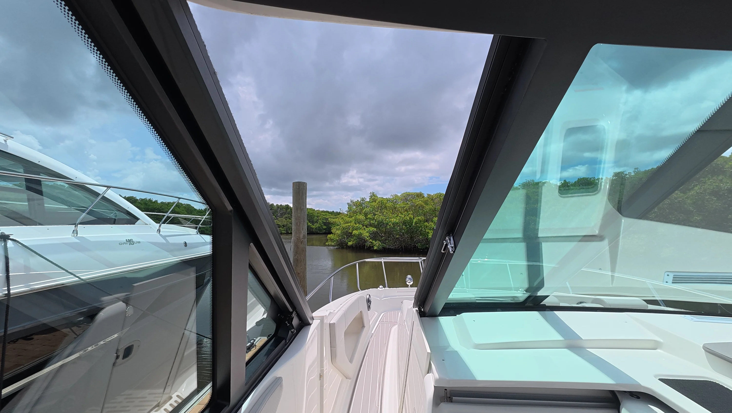 2026 Sea Ray Sundancer 320 Outboard Image Thumbnail #38