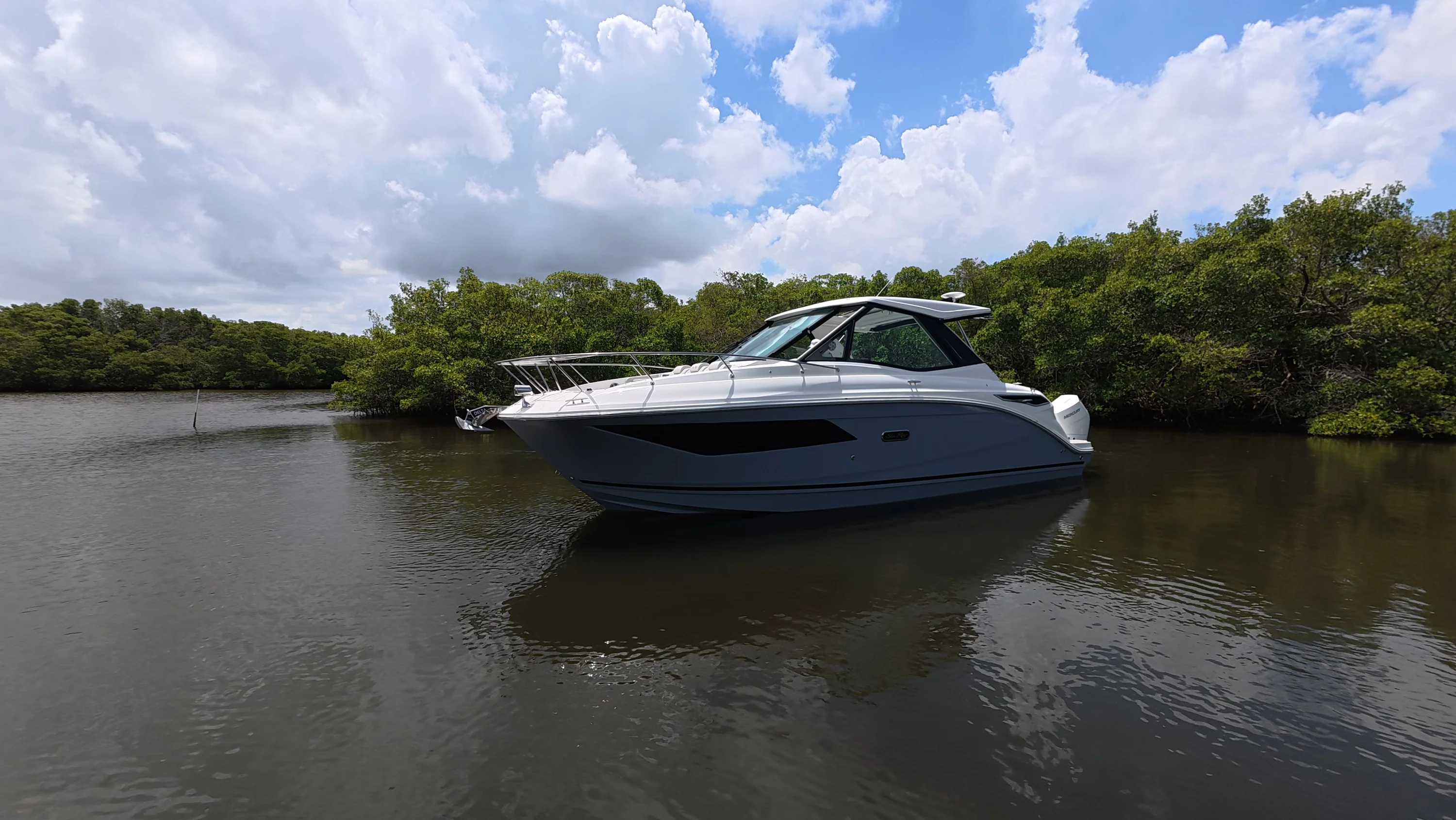 2026 Sea Ray Sundancer 320 Outboard Image Thumbnail #4