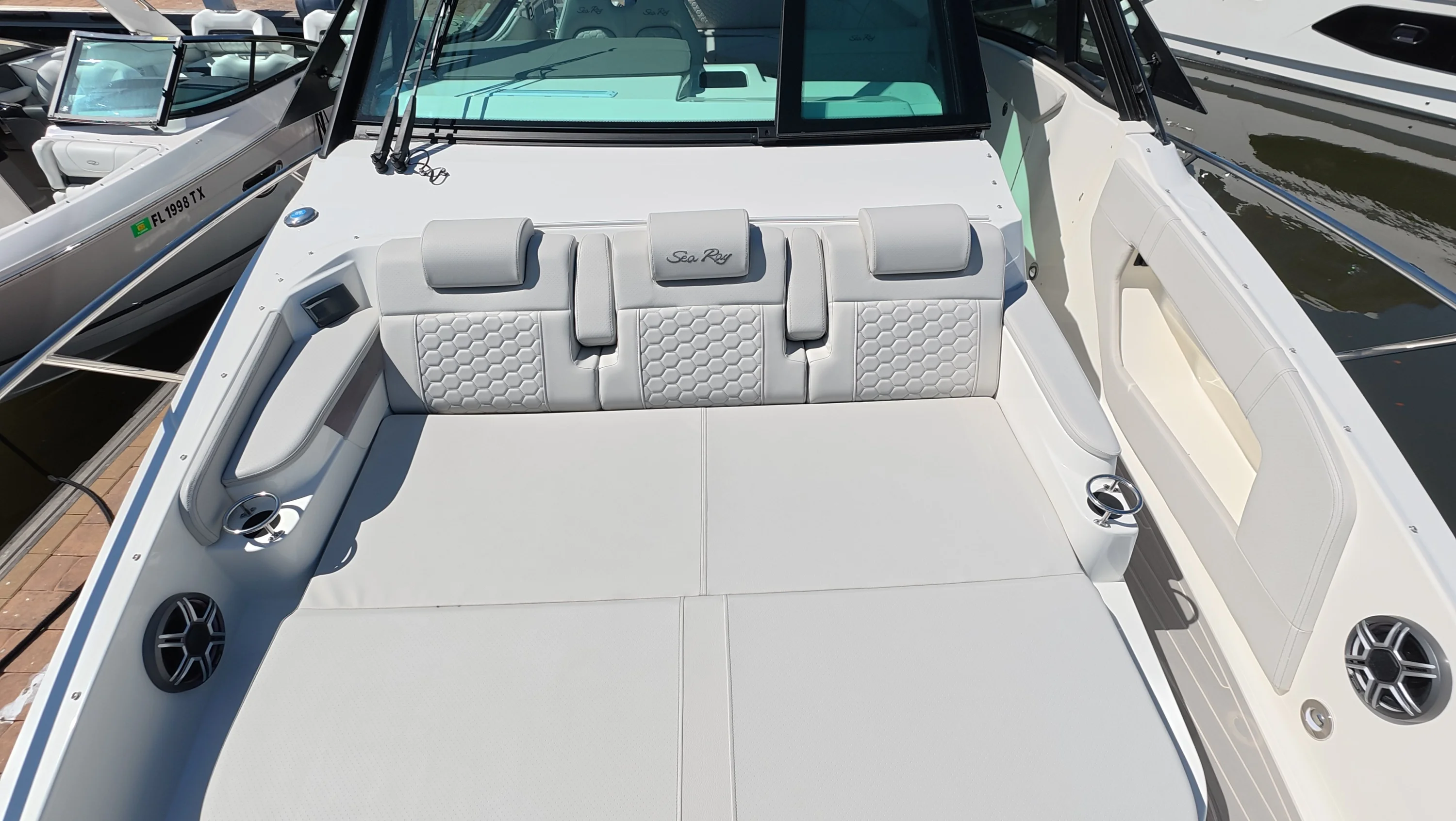 2026 Sea Ray Sundancer 320 Outboard Image Thumbnail #25