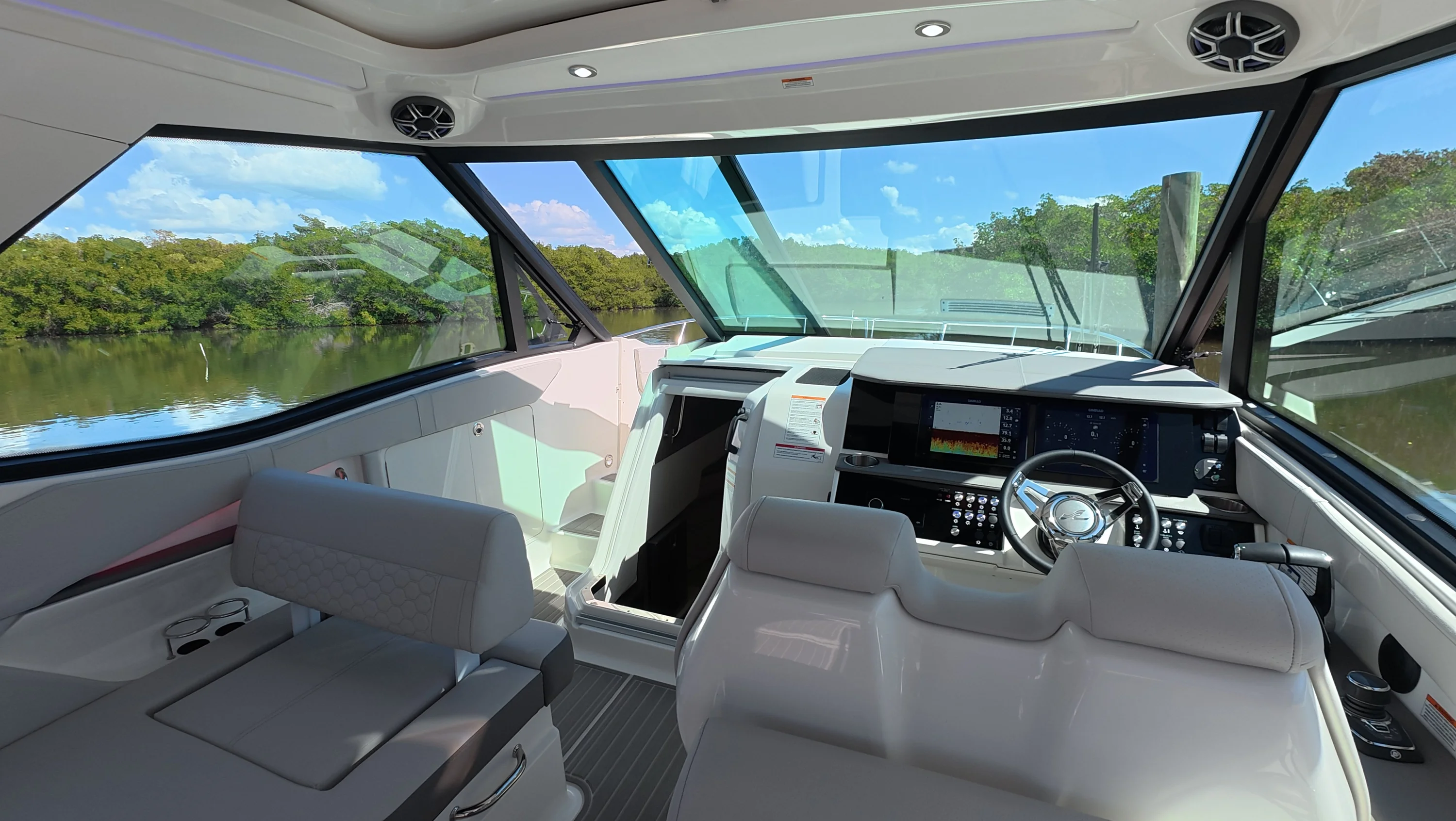 2026 Sea Ray Sundancer 320 Outboard Image Thumbnail #11