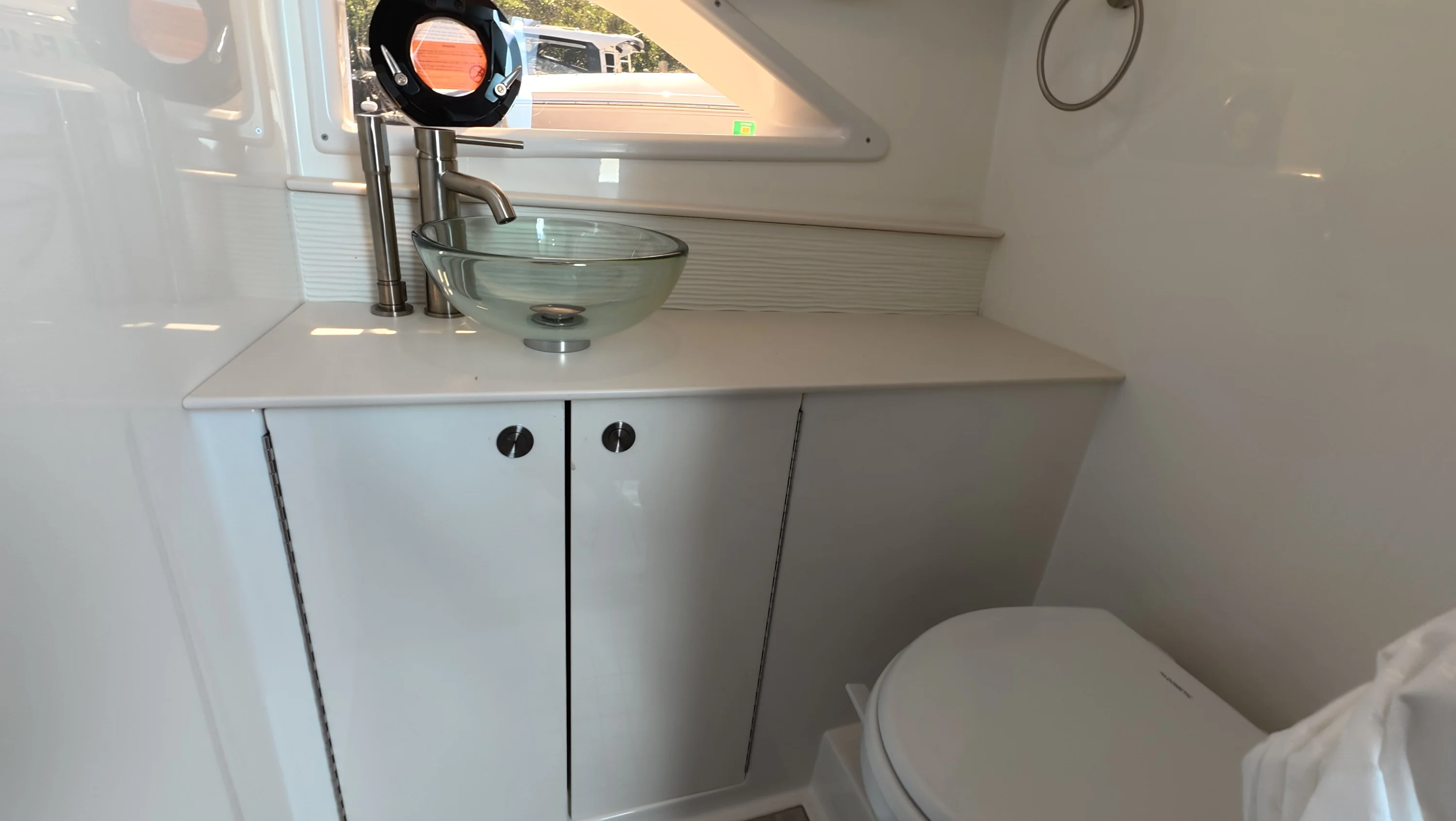 2026 Sea Ray Sundancer 320 Outboard Image Thumbnail #29