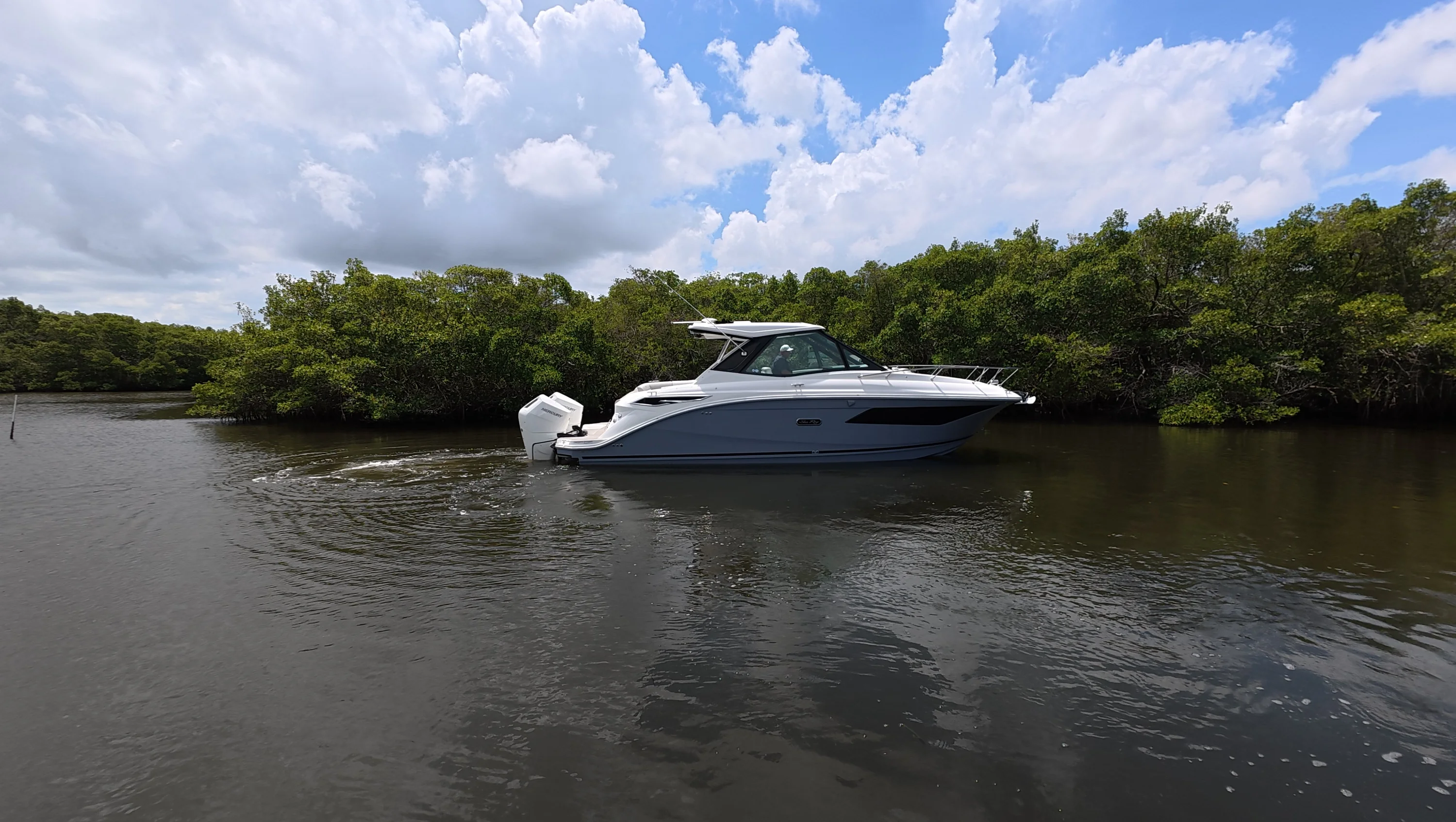 2026 Sea Ray Sundancer 320 Outboard Image Thumbnail #11