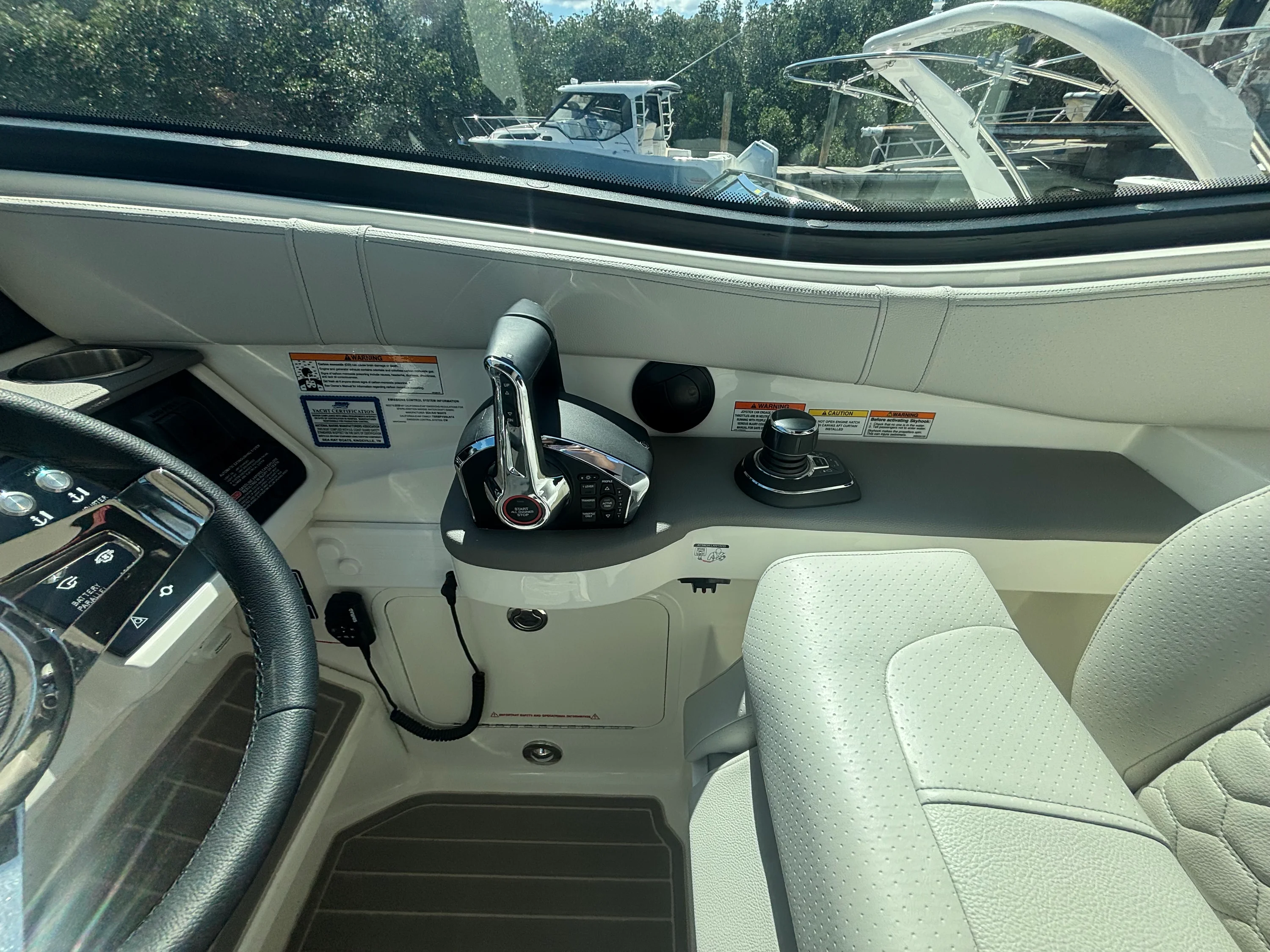 2026 Sea Ray Sundancer 320 Outboard Image Thumbnail #17