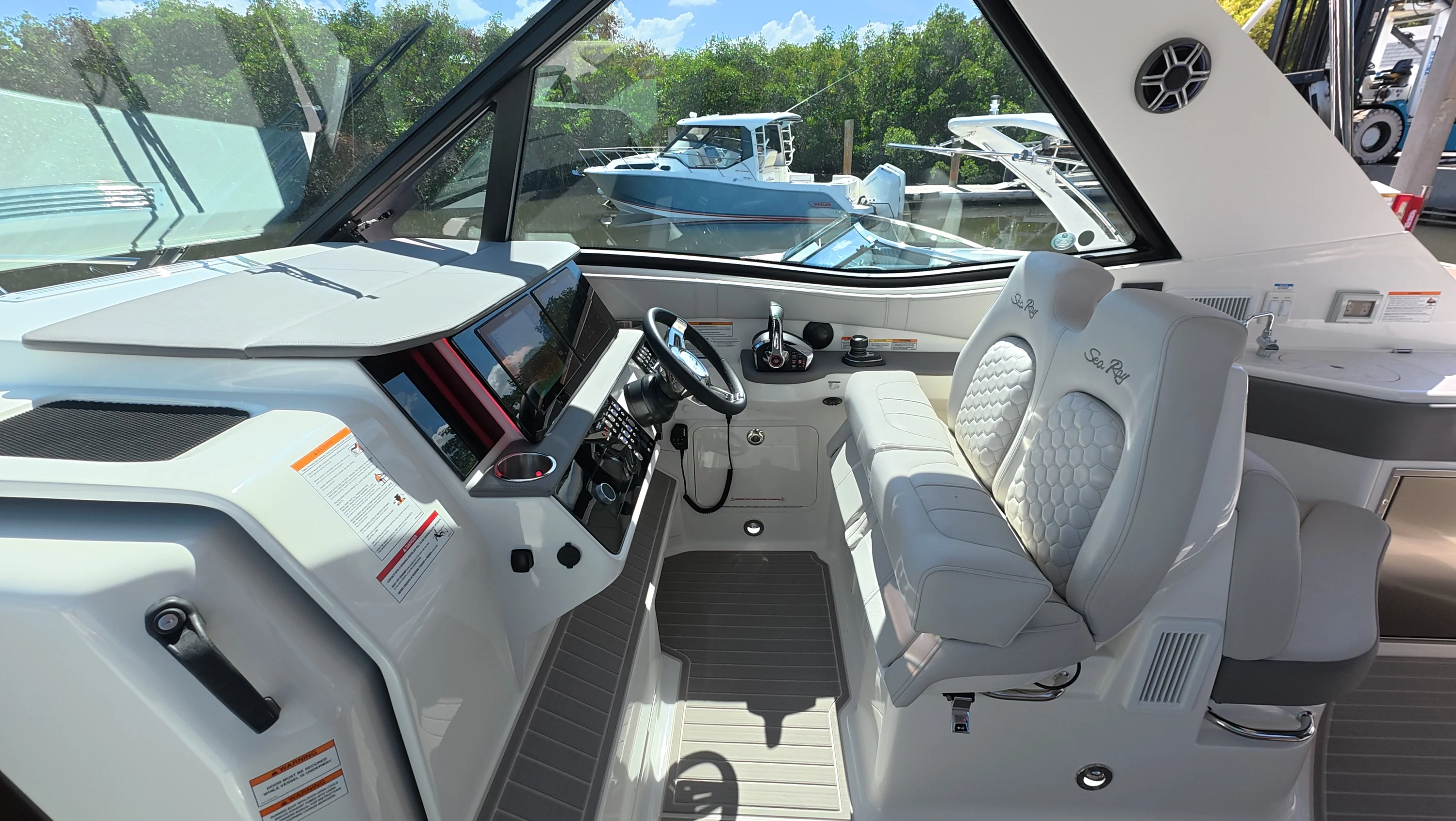 2026 Sea Ray Sundancer 320 Outboard Image Thumbnail #13