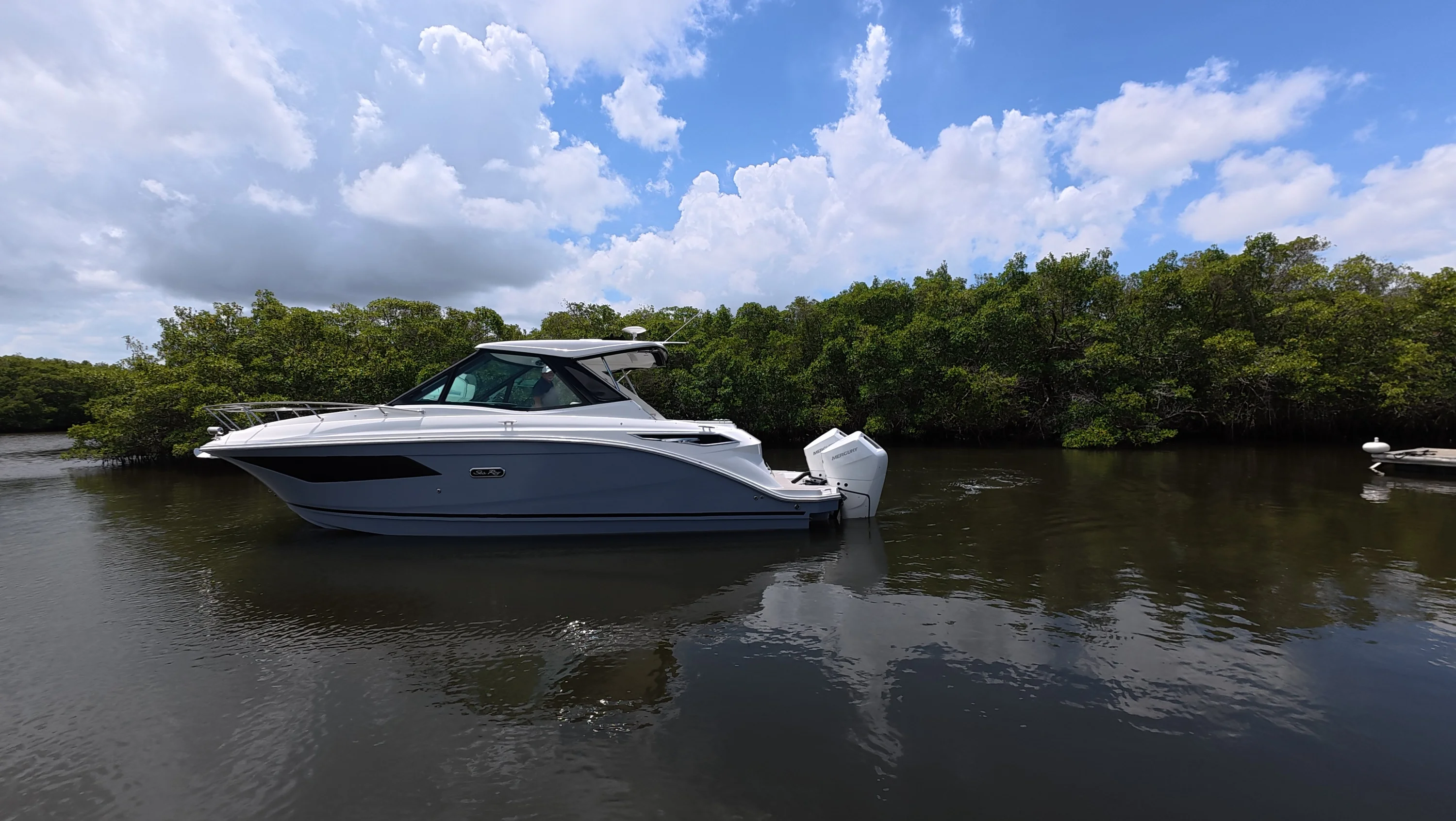 2026 Sea Ray Sundancer 320 Outboard Image Thumbnail #1