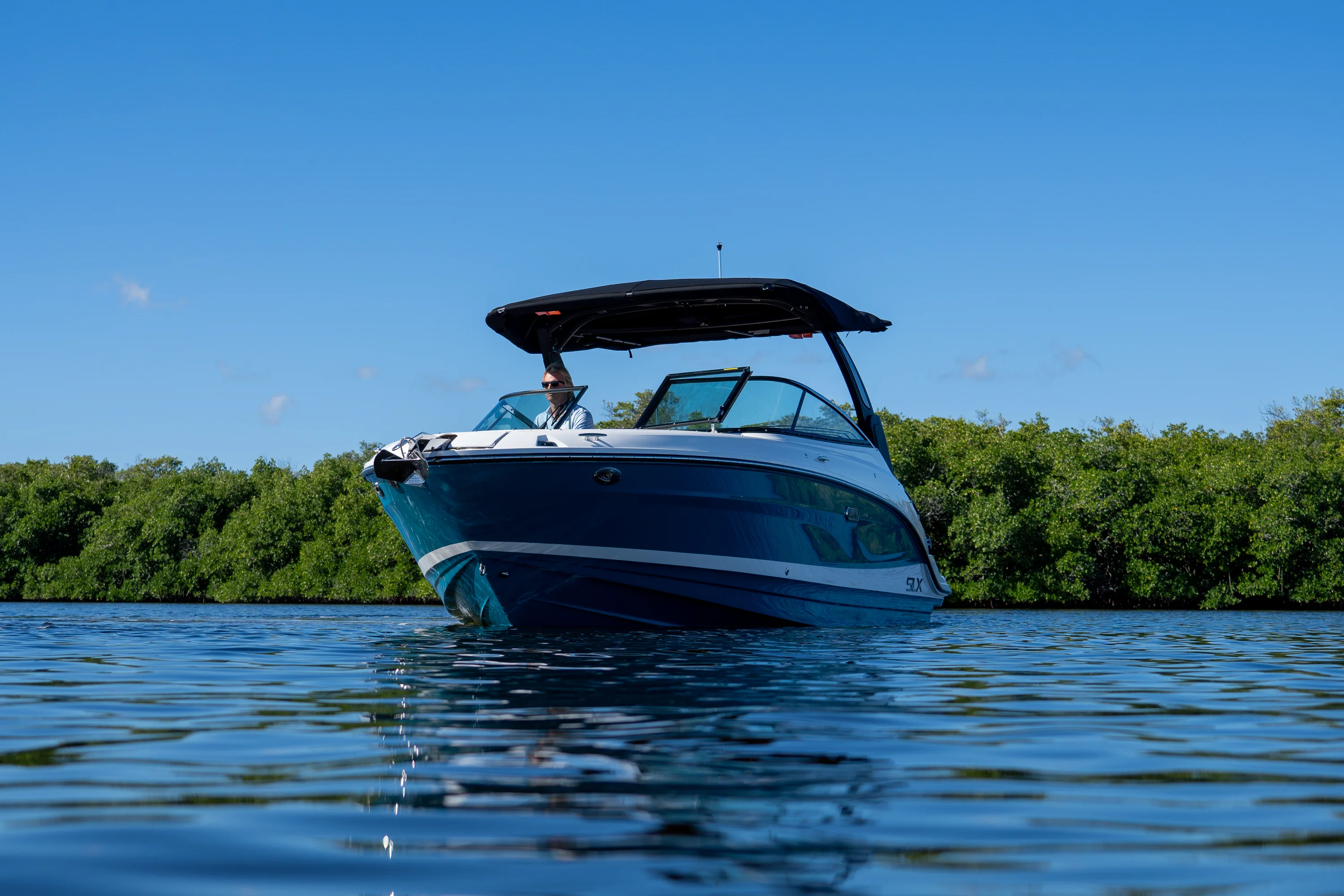 2026 Sea Ray SLX 260 Outboard Image Thumbnail #25