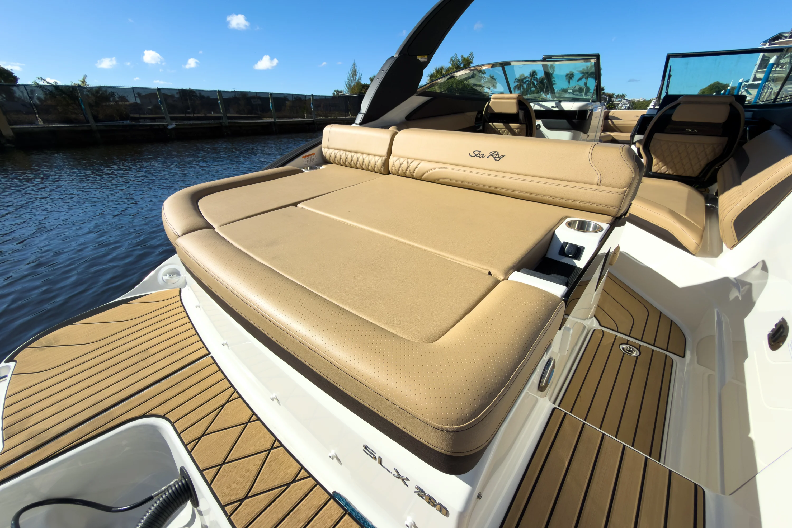 2026 Sea Ray SLX 260 Outboard Image Thumbnail #5