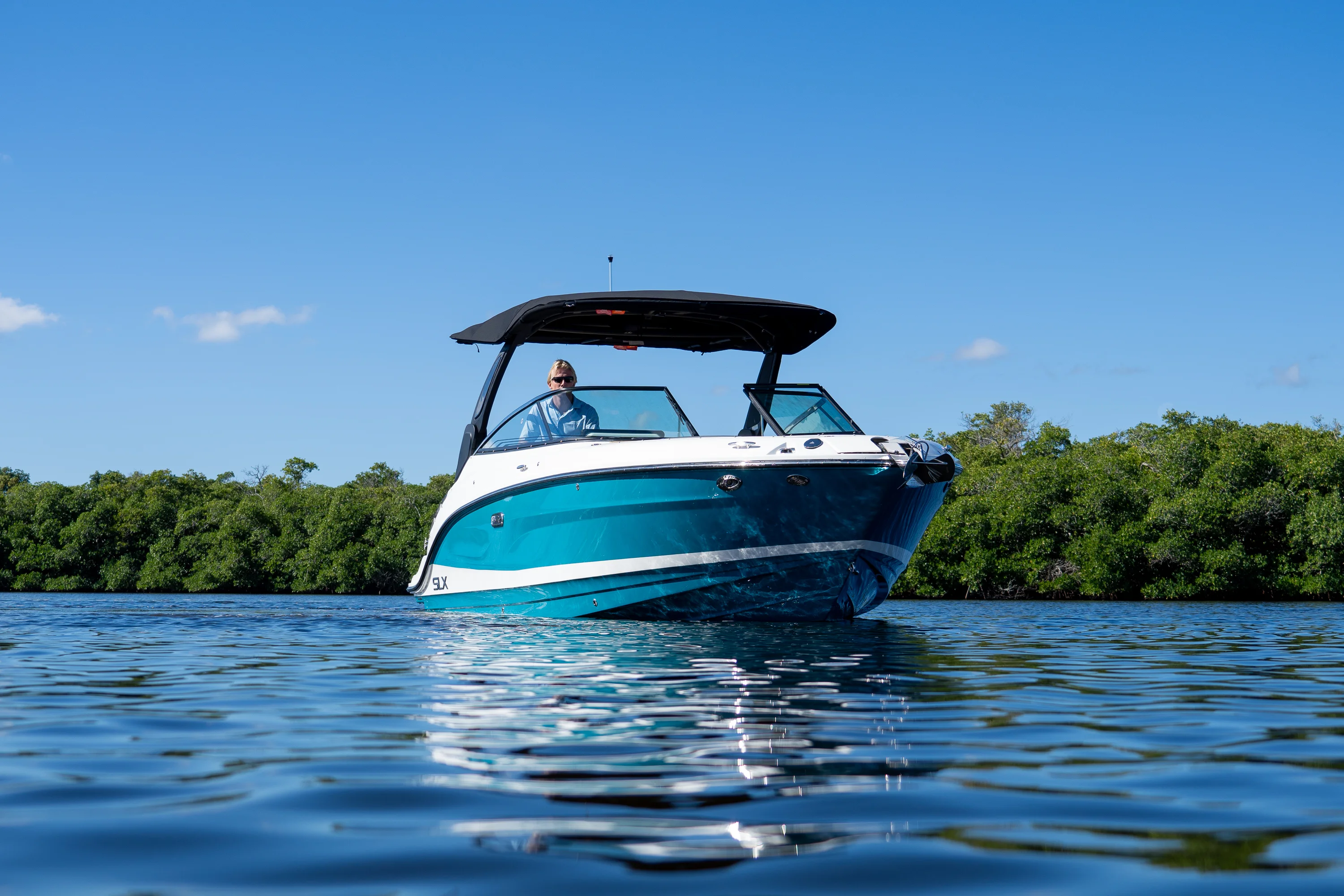 2026 Sea Ray SLX 260 Outboard Image Thumbnail #23