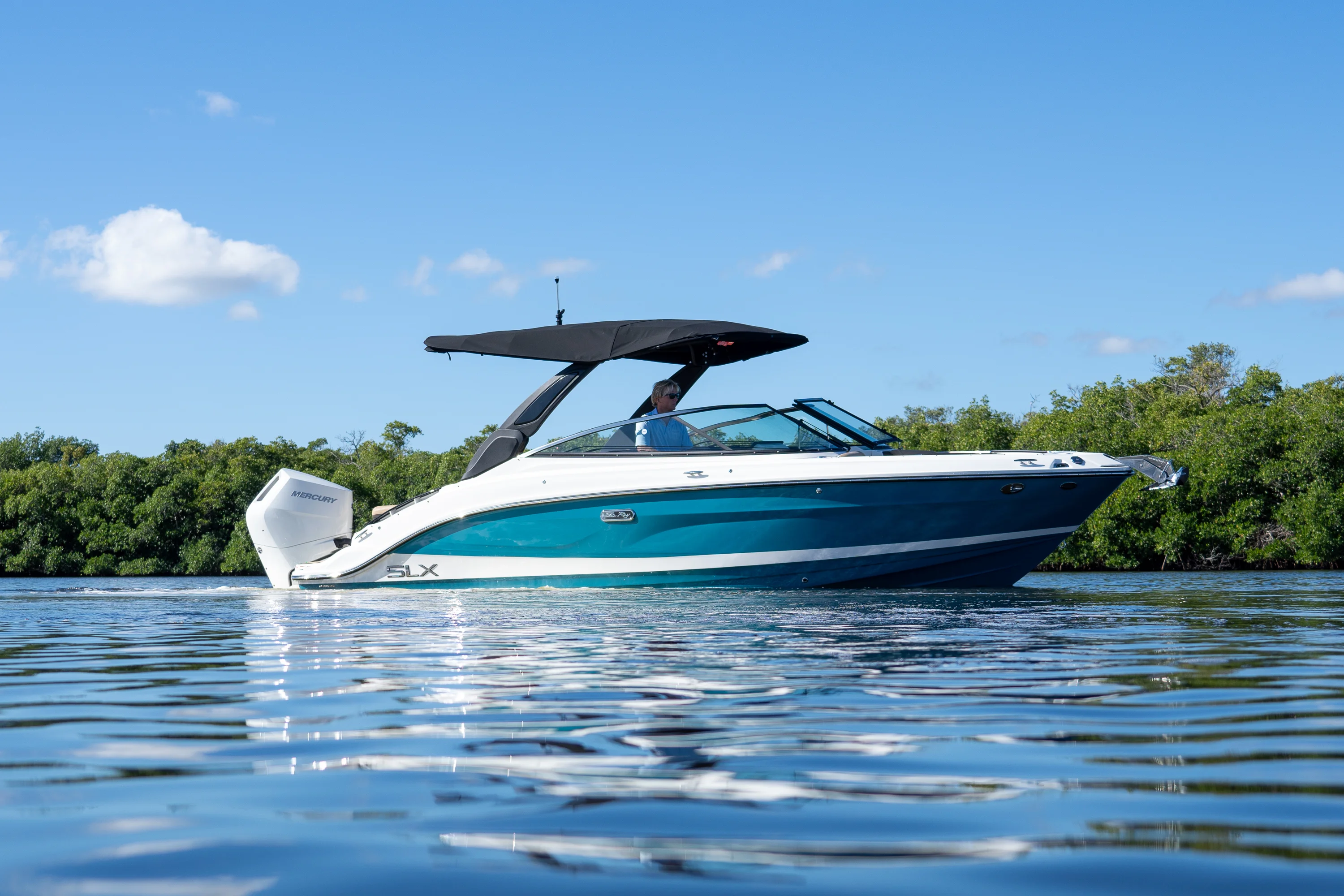 2026 Sea Ray SLX 260 Outboard Image Thumbnail #0