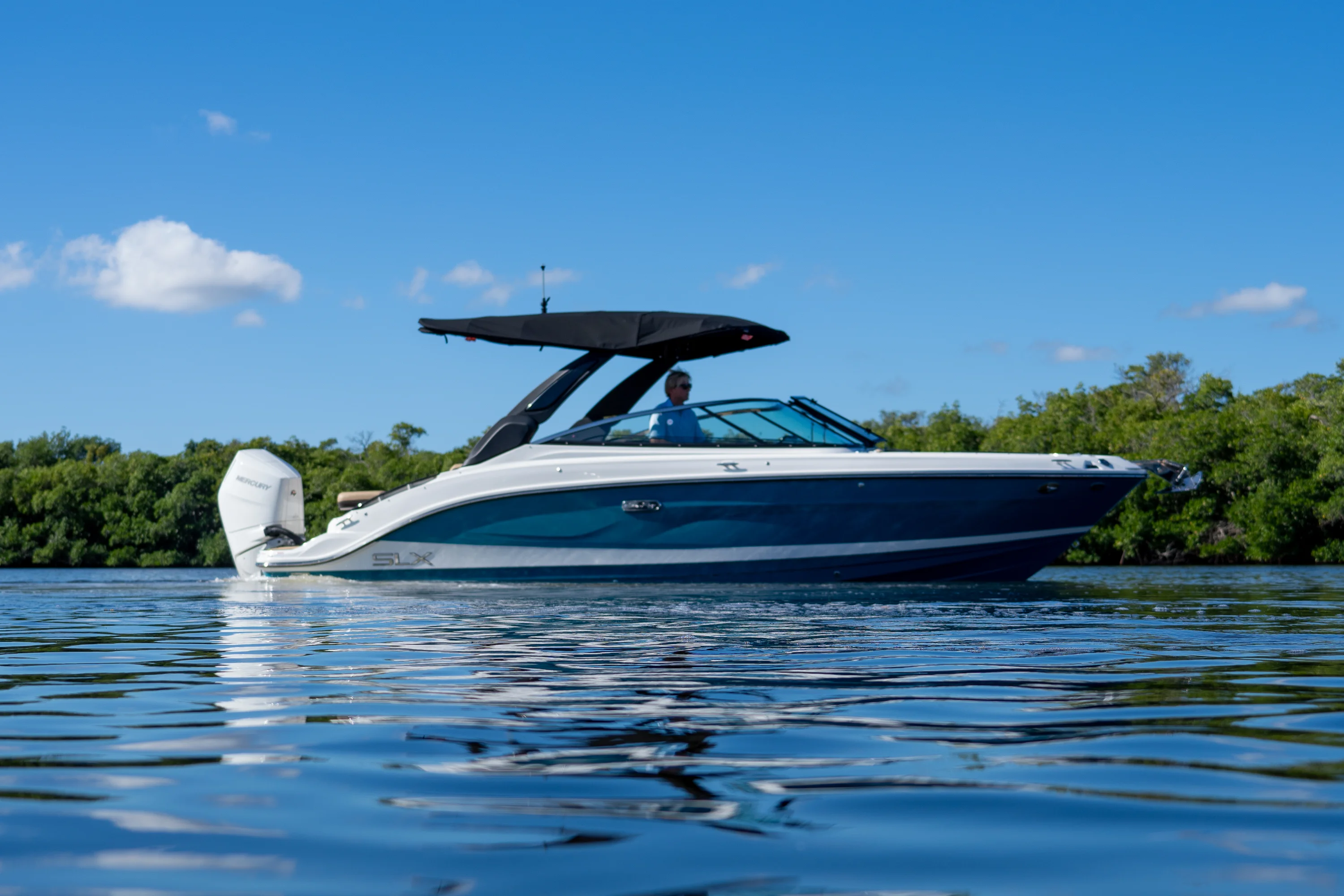 2026 Sea Ray SLX 260 Outboard Image Thumbnail #34