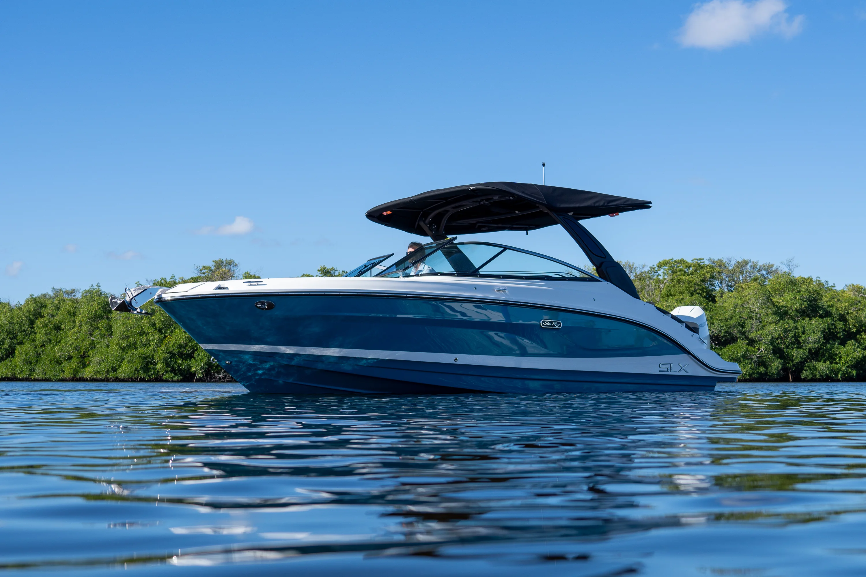 2026 Sea Ray SLX 260 Outboard Image Thumbnail #27