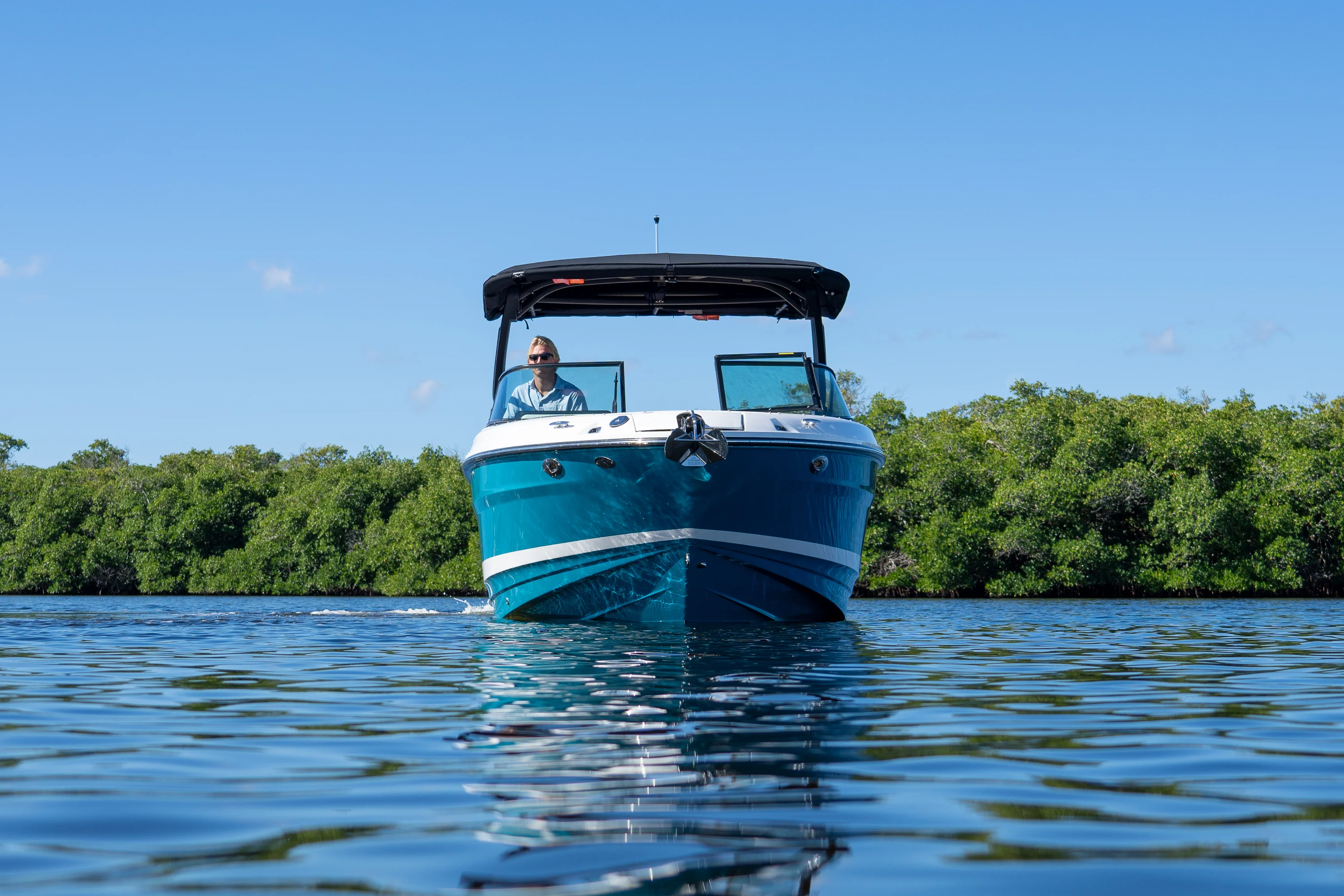 2026 Sea Ray SLX 260 Outboard Image Thumbnail #24