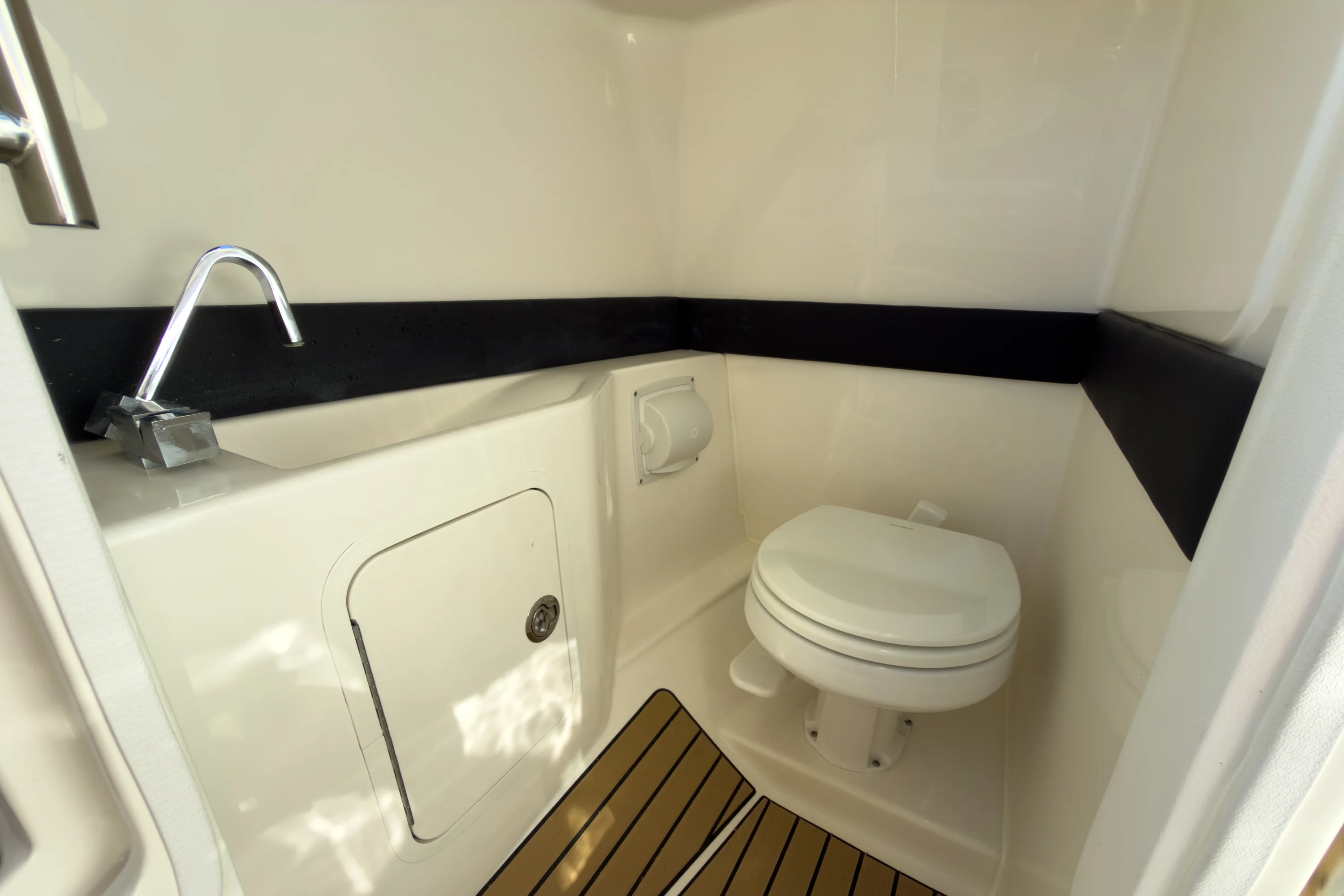 2026 Sea Ray SLX 260 Outboard Image Thumbnail #18