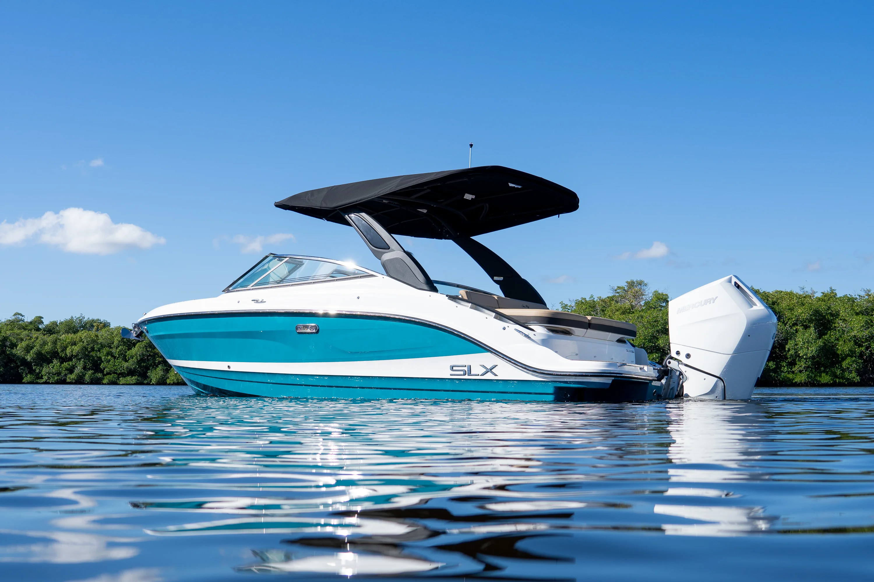 2026 Sea Ray SLX 260 Outboard Image Thumbnail #1