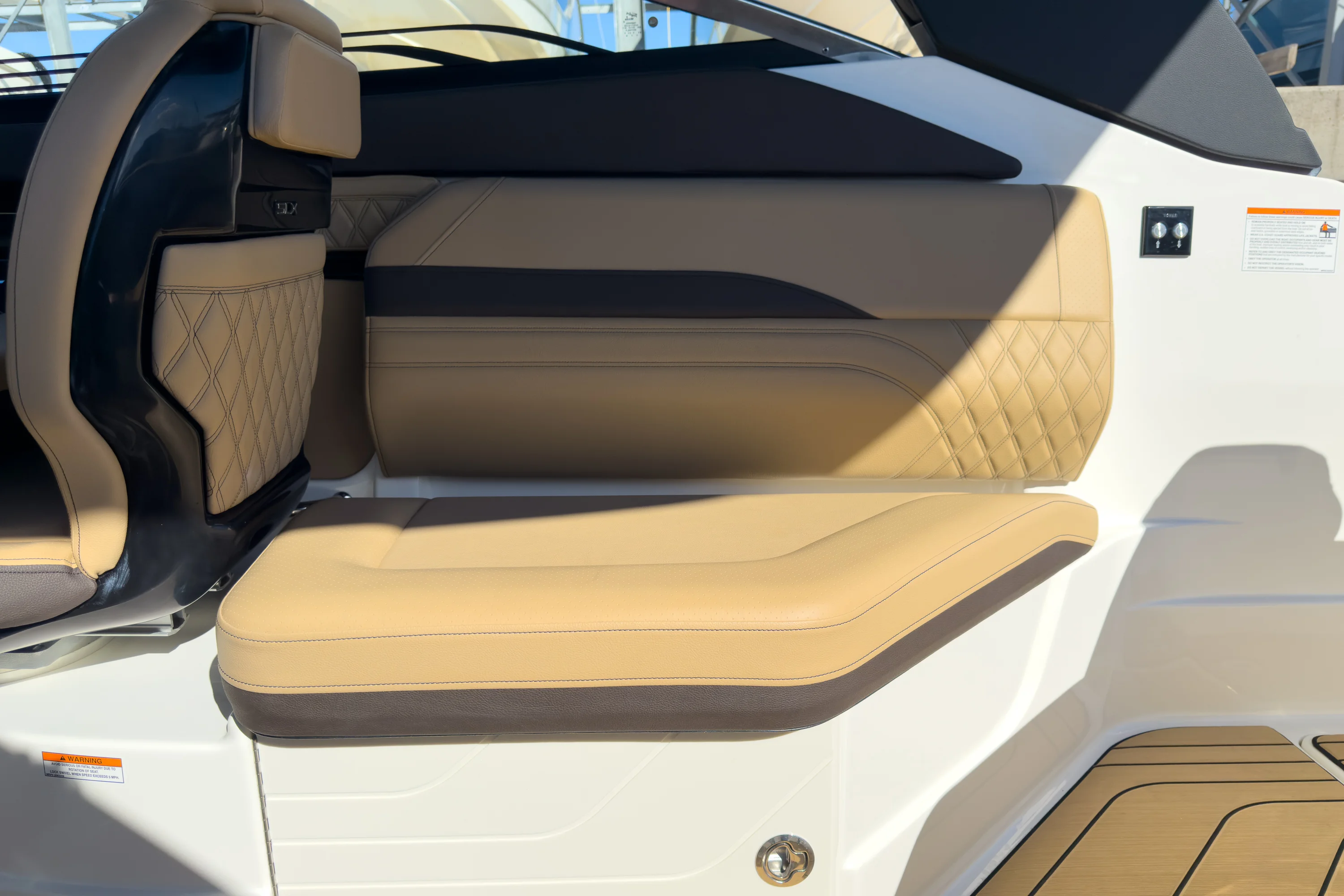 2026 Sea Ray SLX 260 Outboard Image Thumbnail #10