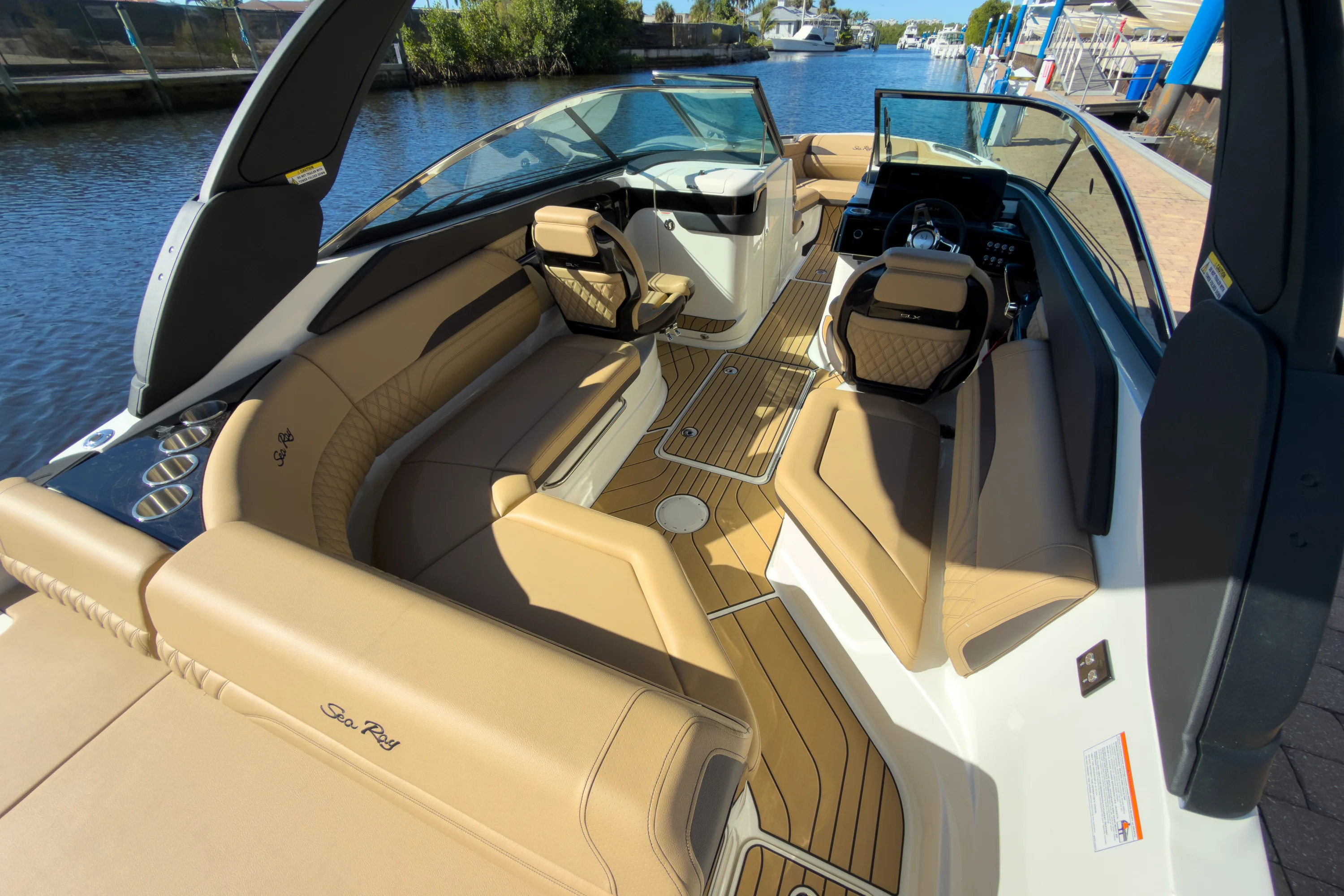 2026 Sea Ray SLX 260 Outboard Image Thumbnail #8