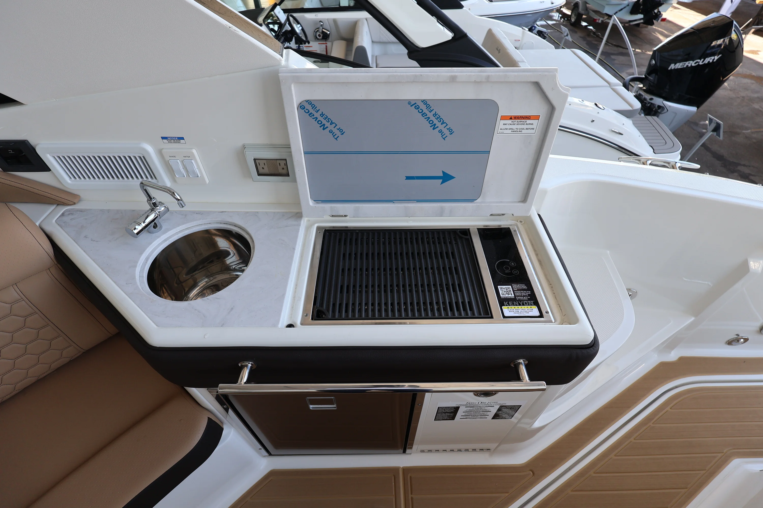 2026 Sea Ray Sundancer 320 Outboard Image Thumbnail #13