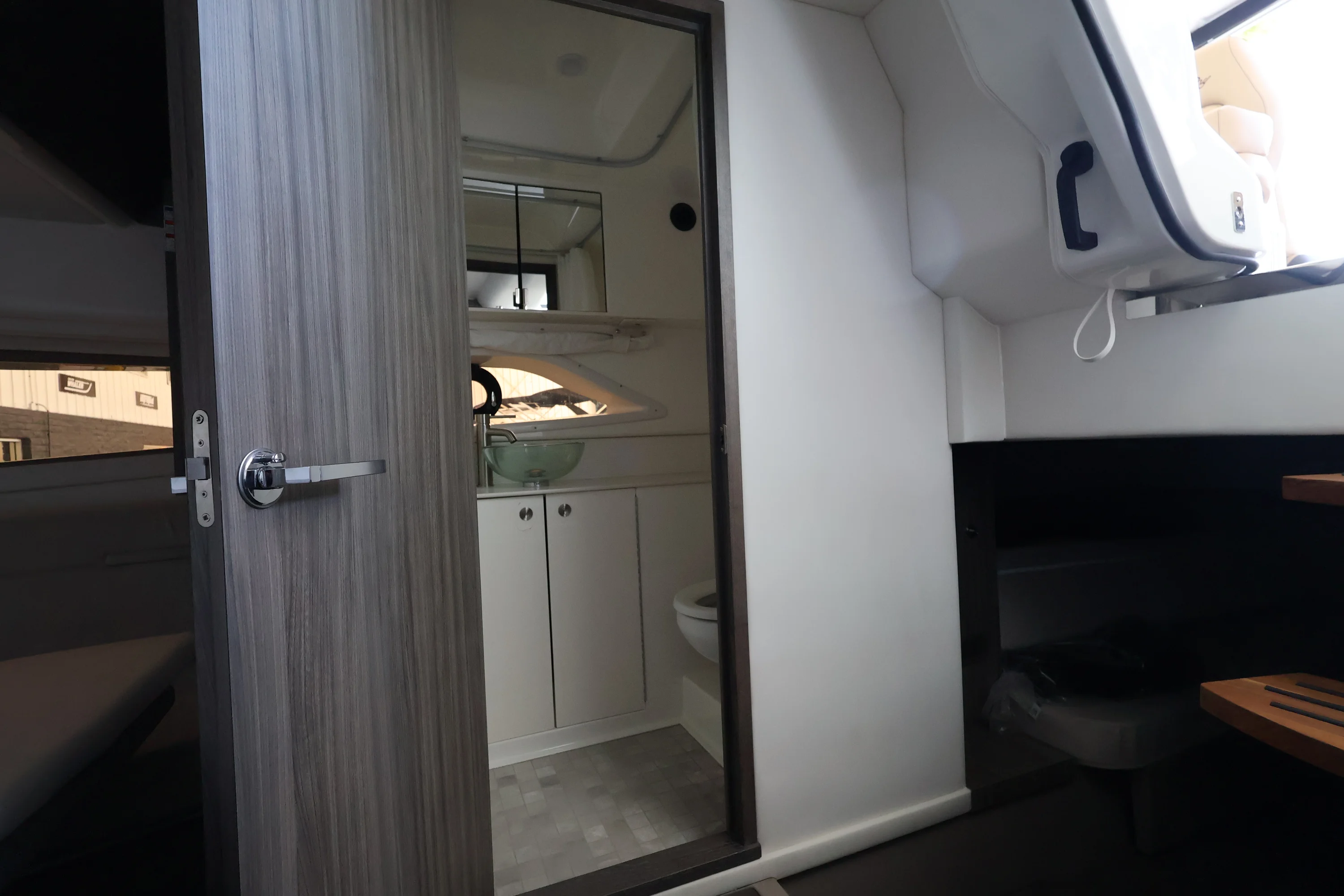 2026 Sea Ray Sundancer 320 Outboard Image Thumbnail #31