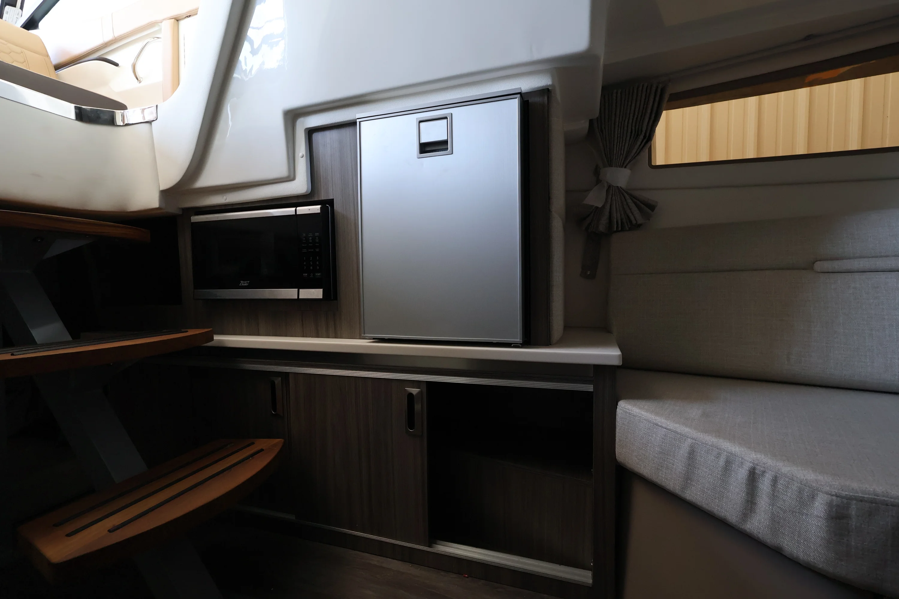 2026 Sea Ray Sundancer 320 Outboard Image Thumbnail #30