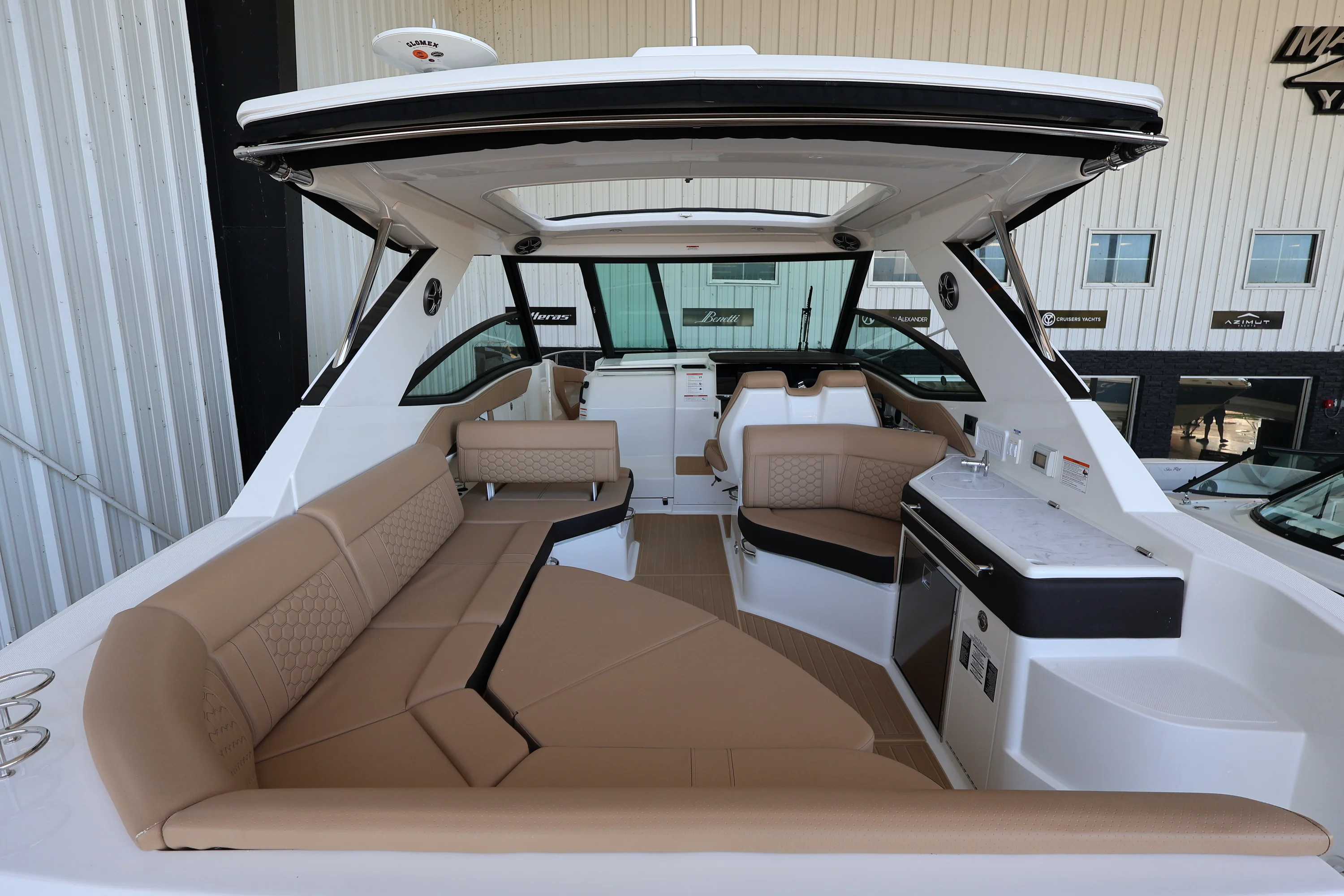 2026 Sea Ray Sundancer 320 Outboard Image Thumbnail #8