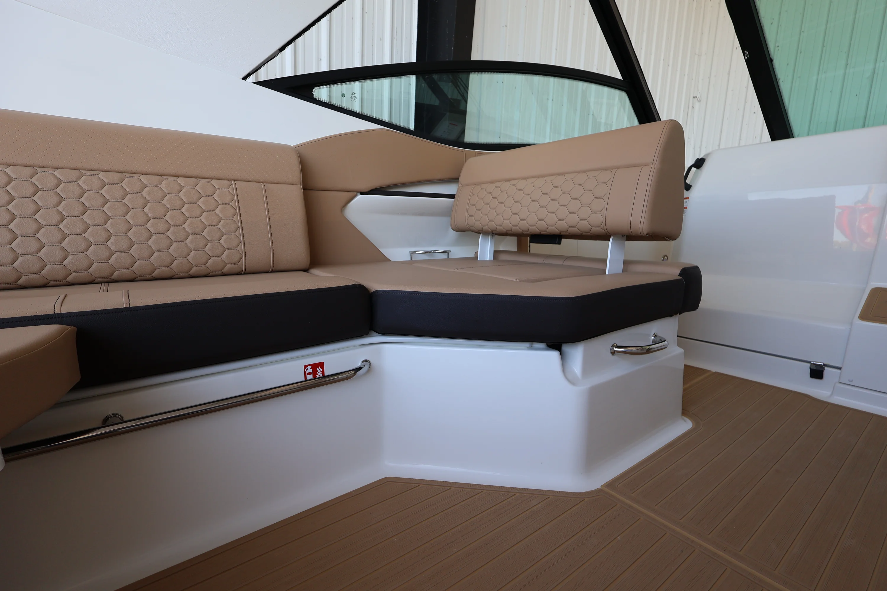 2026 Sea Ray Sundancer 320 Outboard Image Thumbnail #15