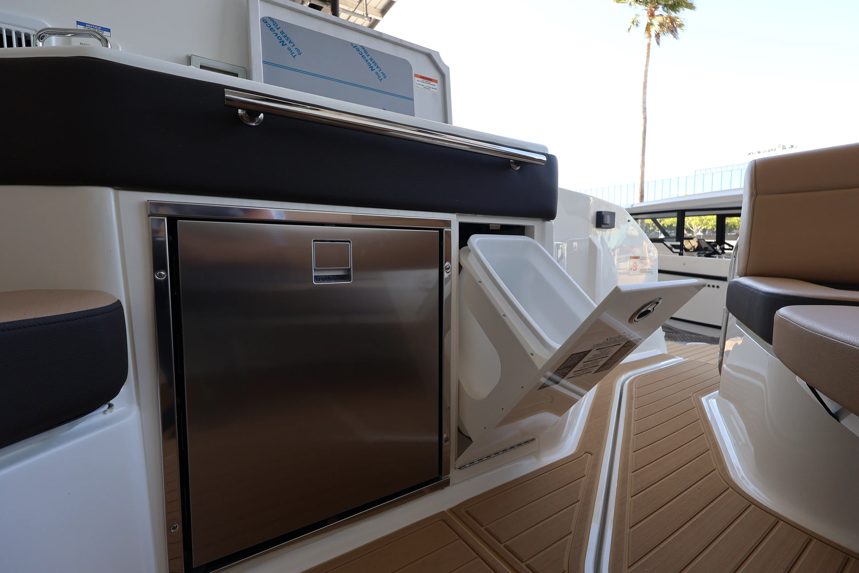 2026 Sea Ray Sundancer 320 Outboard Image Thumbnail #12