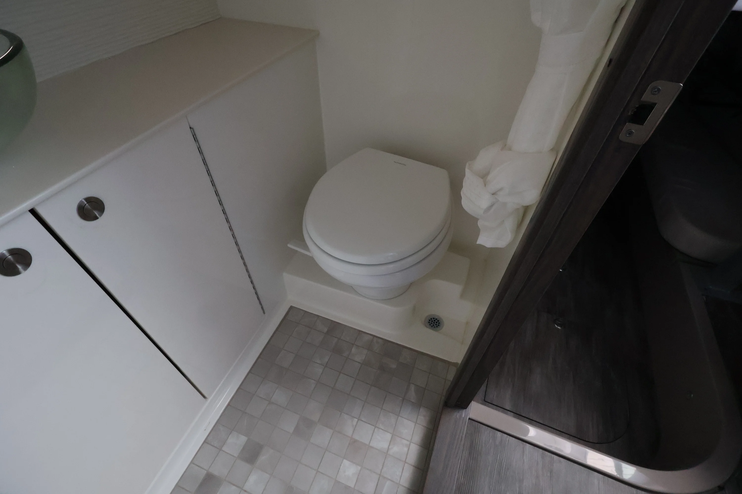 2026 Sea Ray Sundancer 320 Outboard Image Thumbnail #33