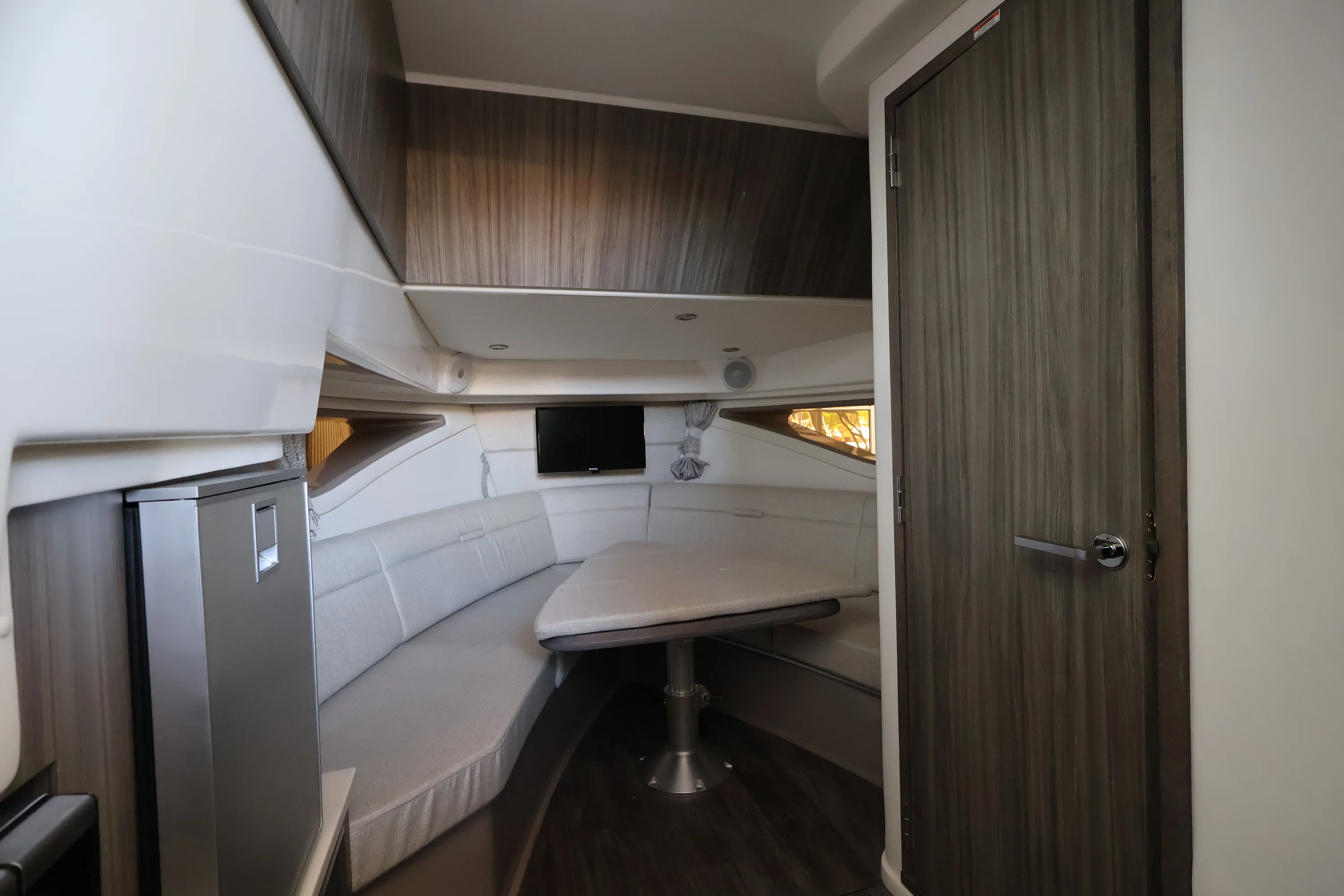 2026 Sea Ray Sundancer 320 Outboard Image Thumbnail #27