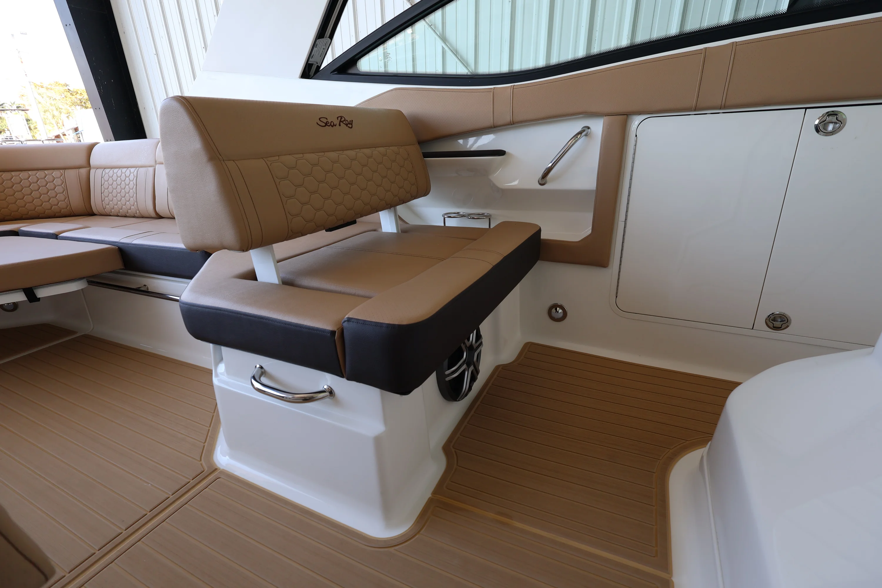 2026 Sea Ray Sundancer 320 Outboard Image Thumbnail #16