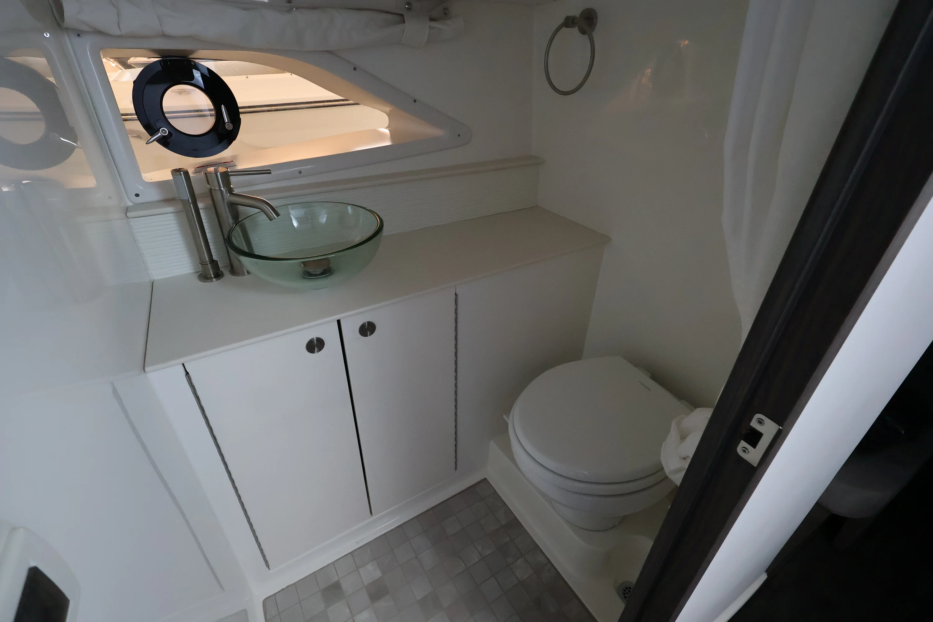 2026 Sea Ray Sundancer 320 Outboard Image Thumbnail #32