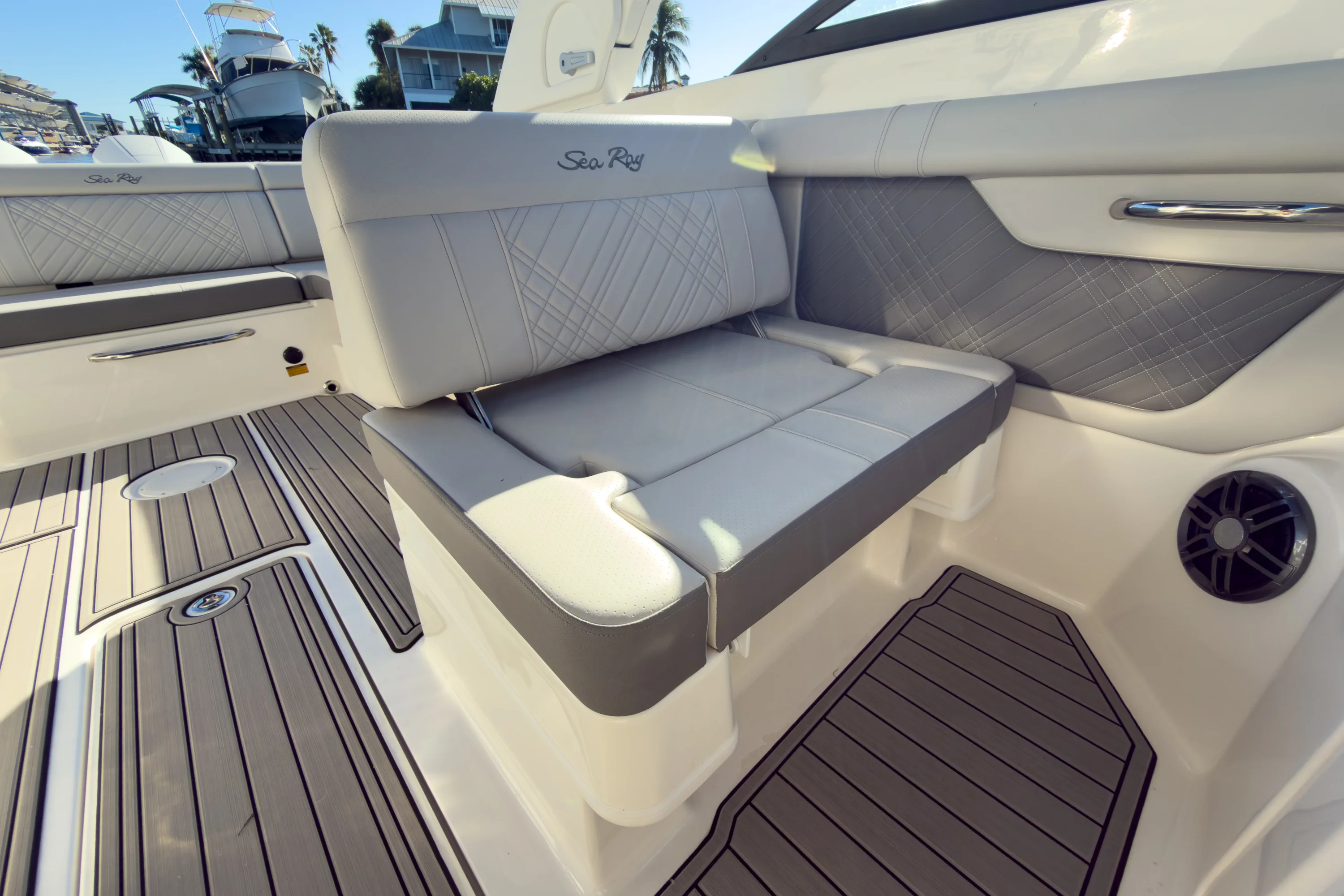 2026 Sea Ray SDX 290 Outboard Image Thumbnail #7