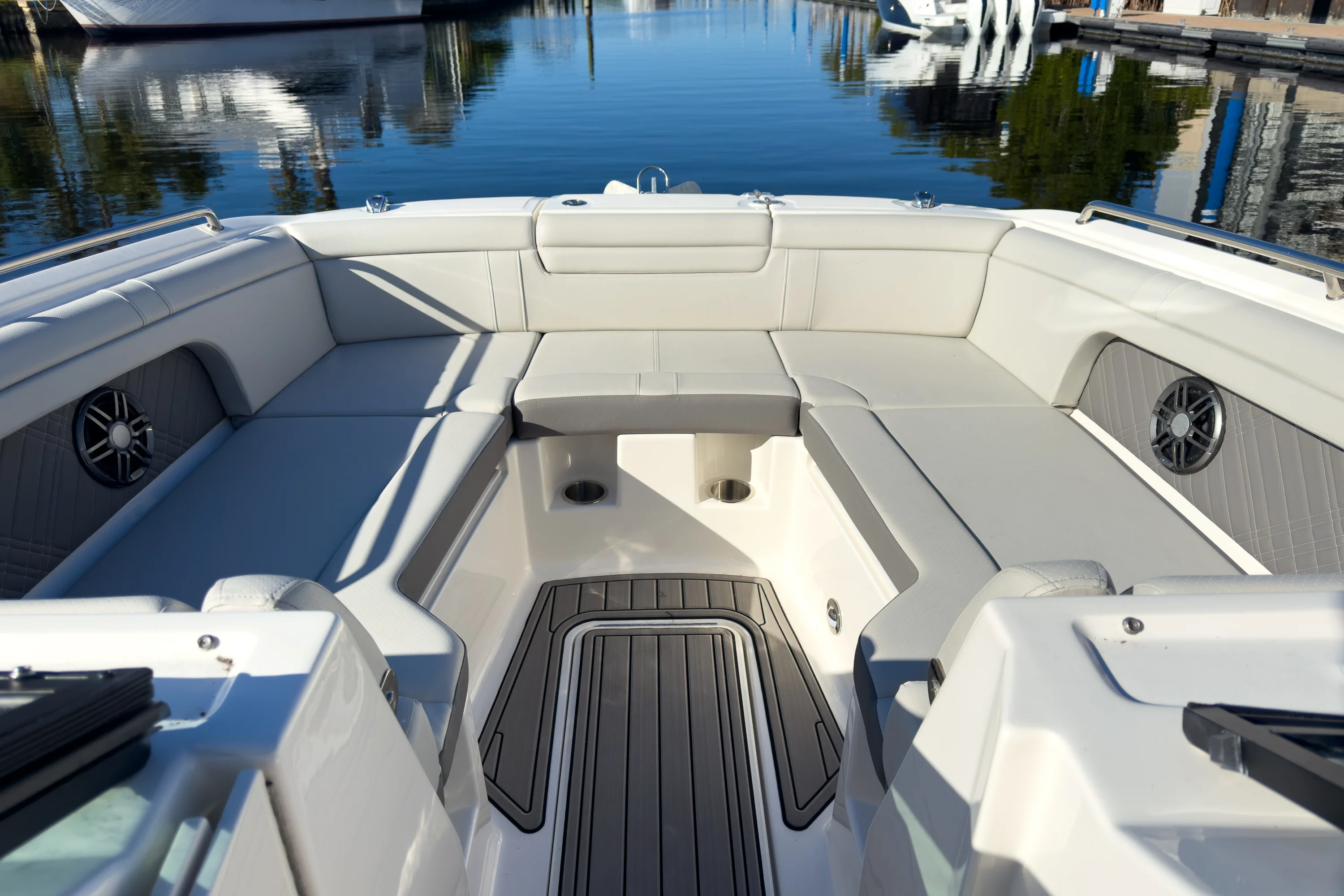 2026 Sea Ray SDX 290 Outboard Image Thumbnail #2