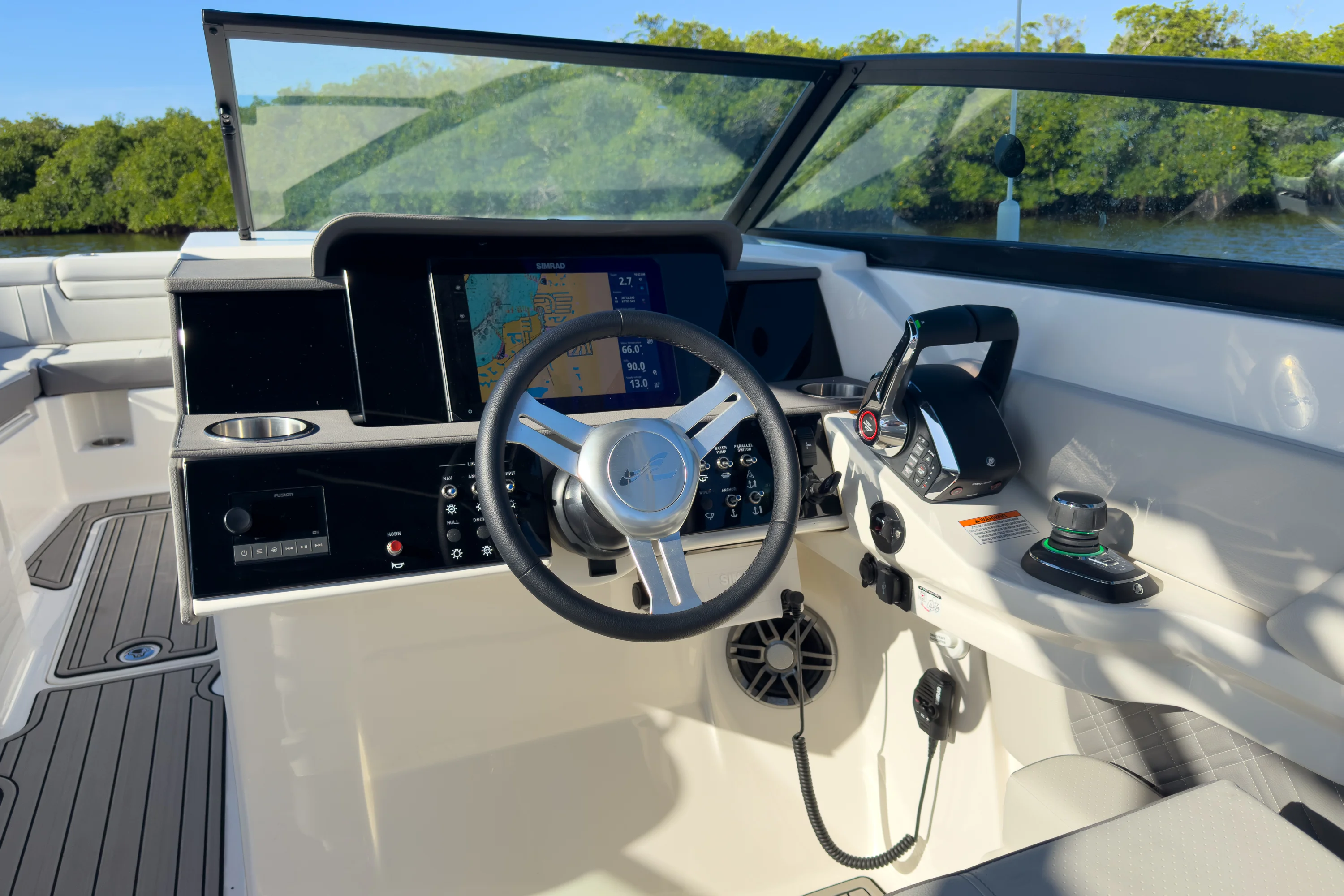 2026 Sea Ray SDX 290 Outboard Image Thumbnail #10