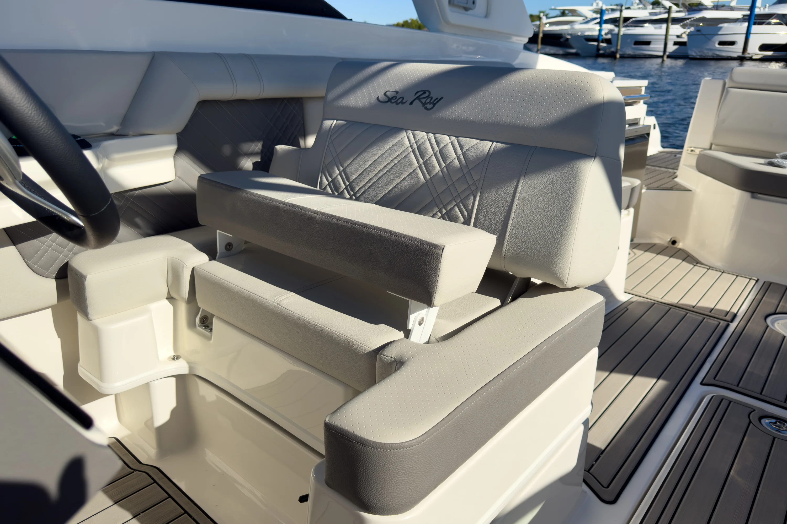 2026 Sea Ray SDX 290 Outboard Image Thumbnail #12