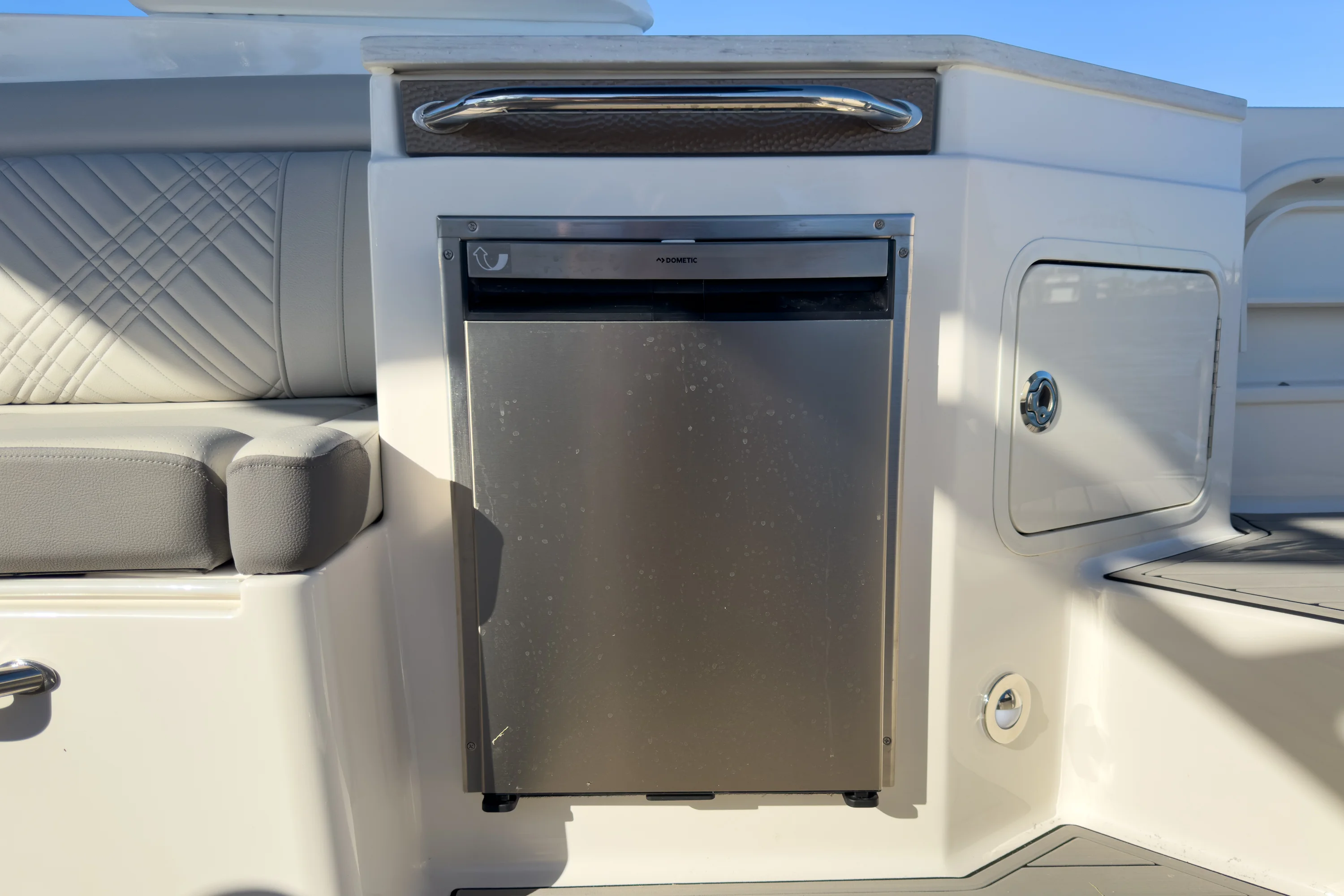 2026 Sea Ray SDX 290 Outboard Image Thumbnail #10