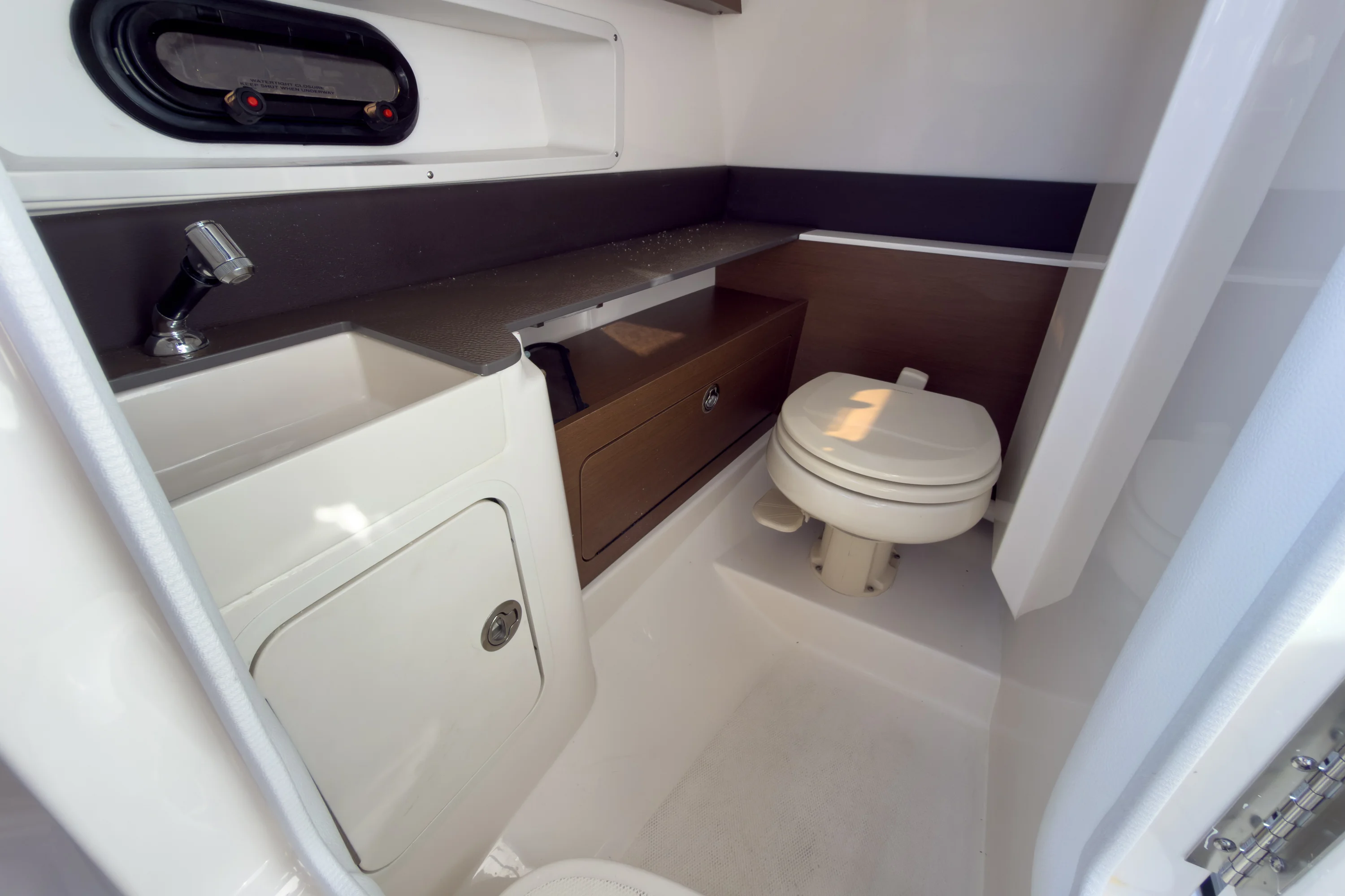 2026 Sea Ray SDX 290 Outboard Image Thumbnail #1