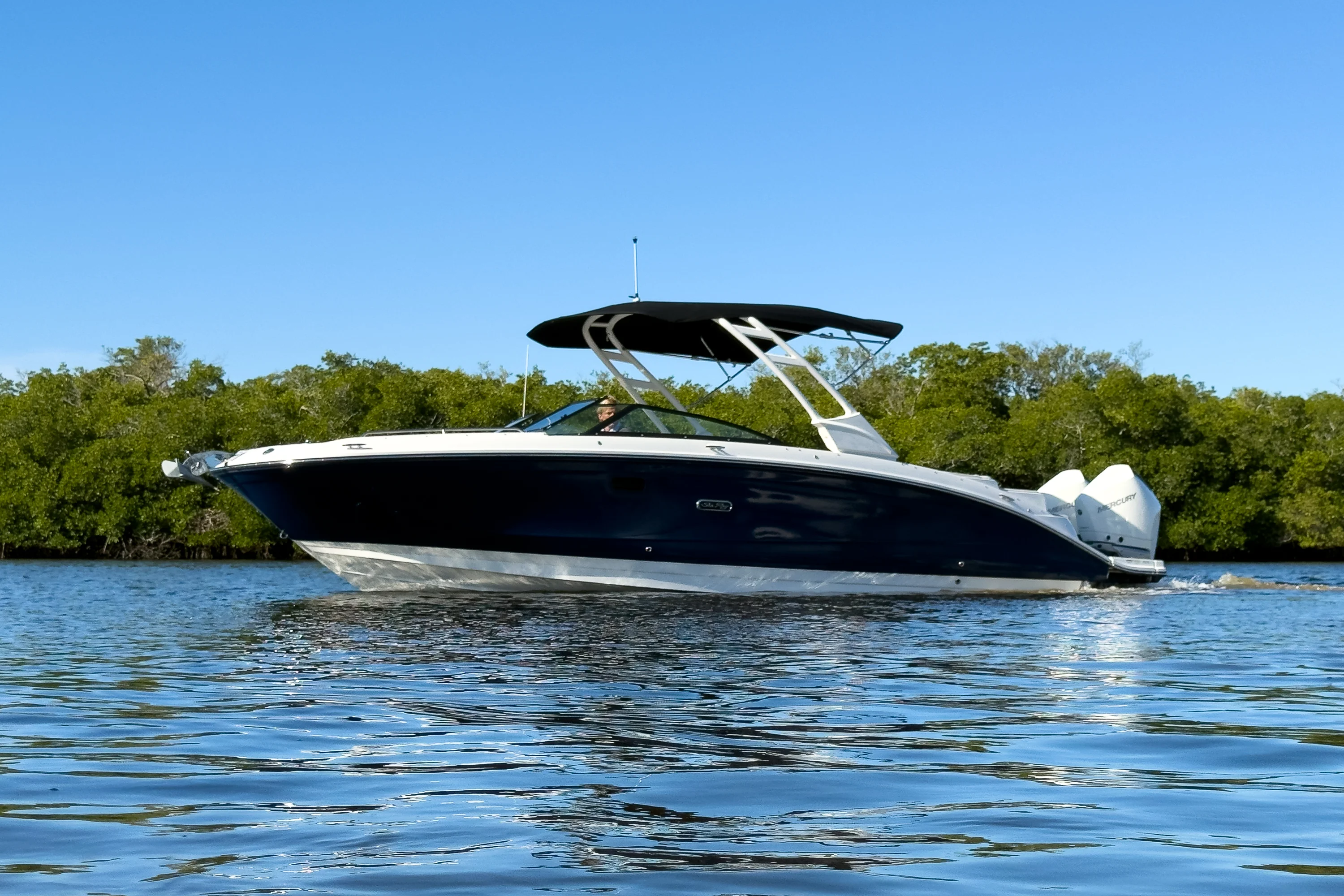 2026 Sea Ray SDX 290 Outboard Image Thumbnail #21