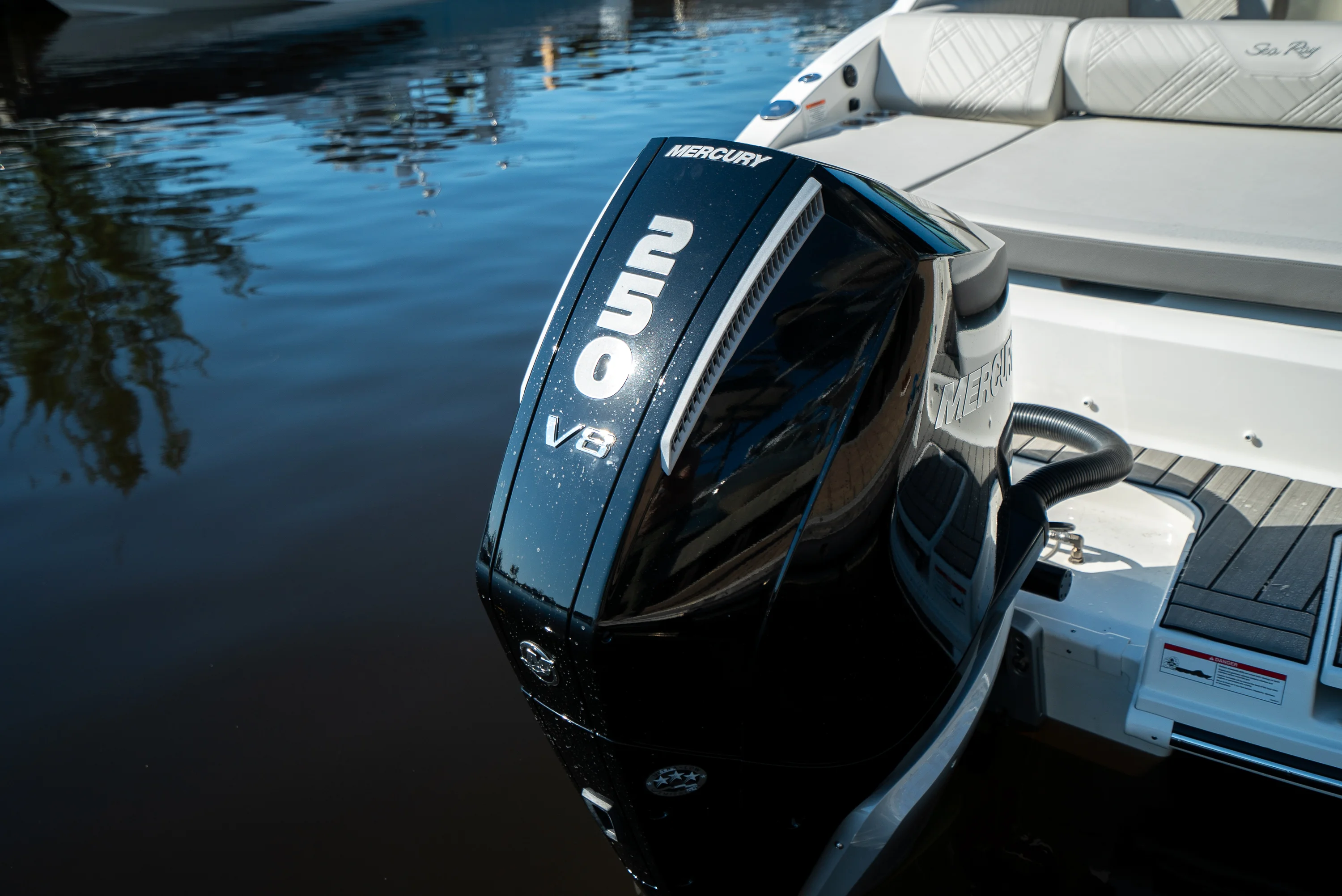 2026 Sea Ray SDX 250 Outboard Image Thumbnail #4