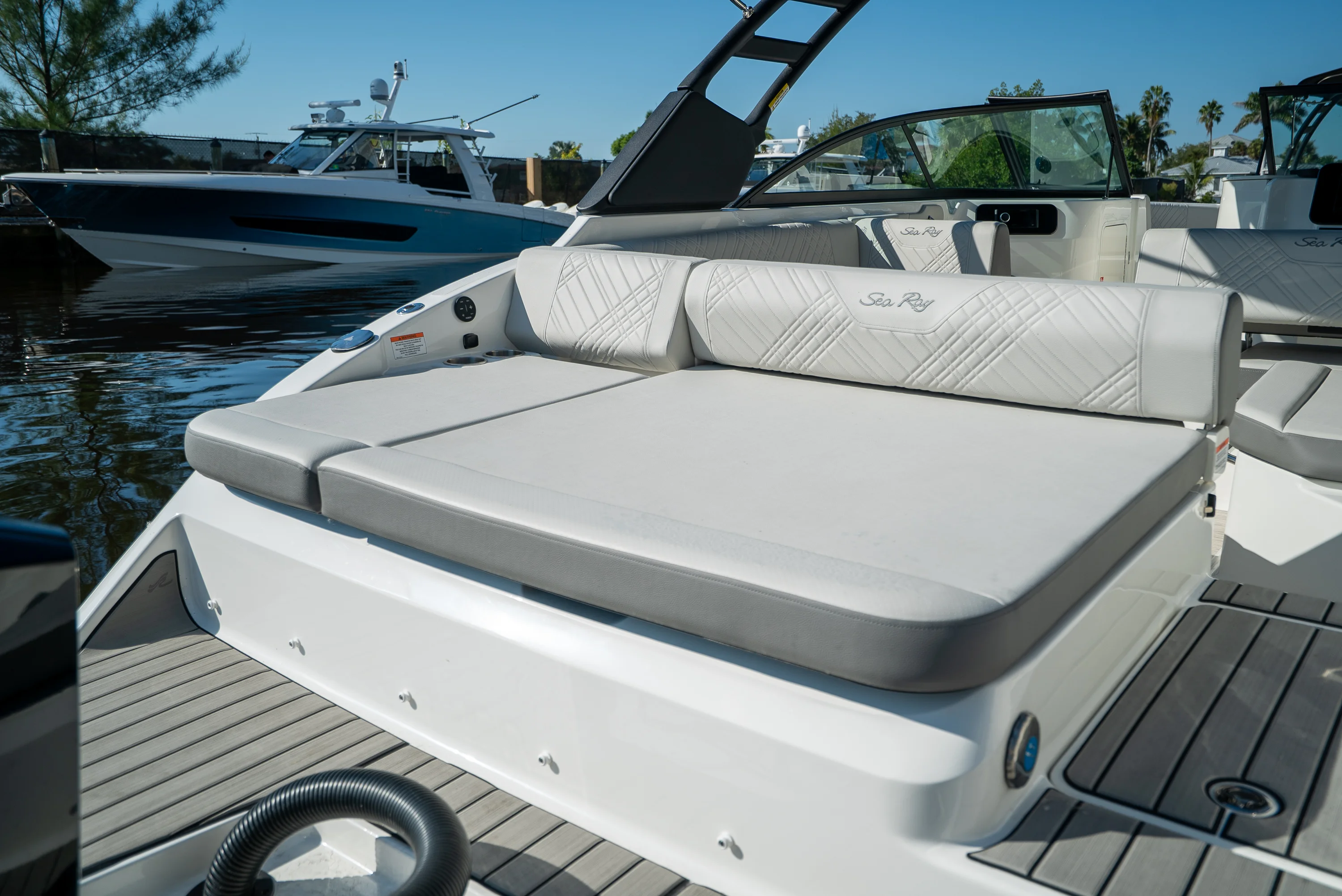 2026 Sea Ray SDX 250 Outboard Image Thumbnail #6