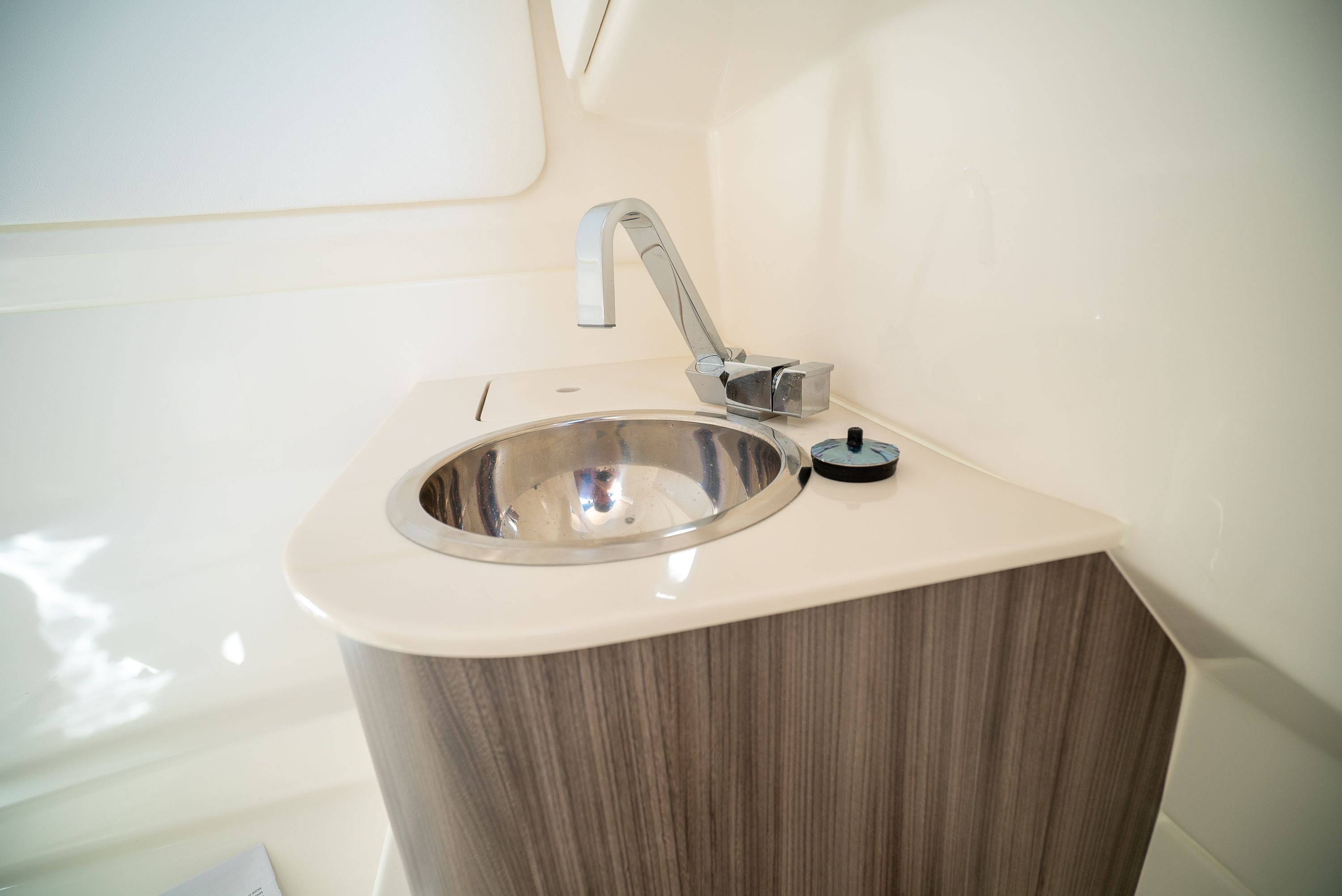 2026 Sea Ray SDX 250 Outboard Image Thumbnail #18