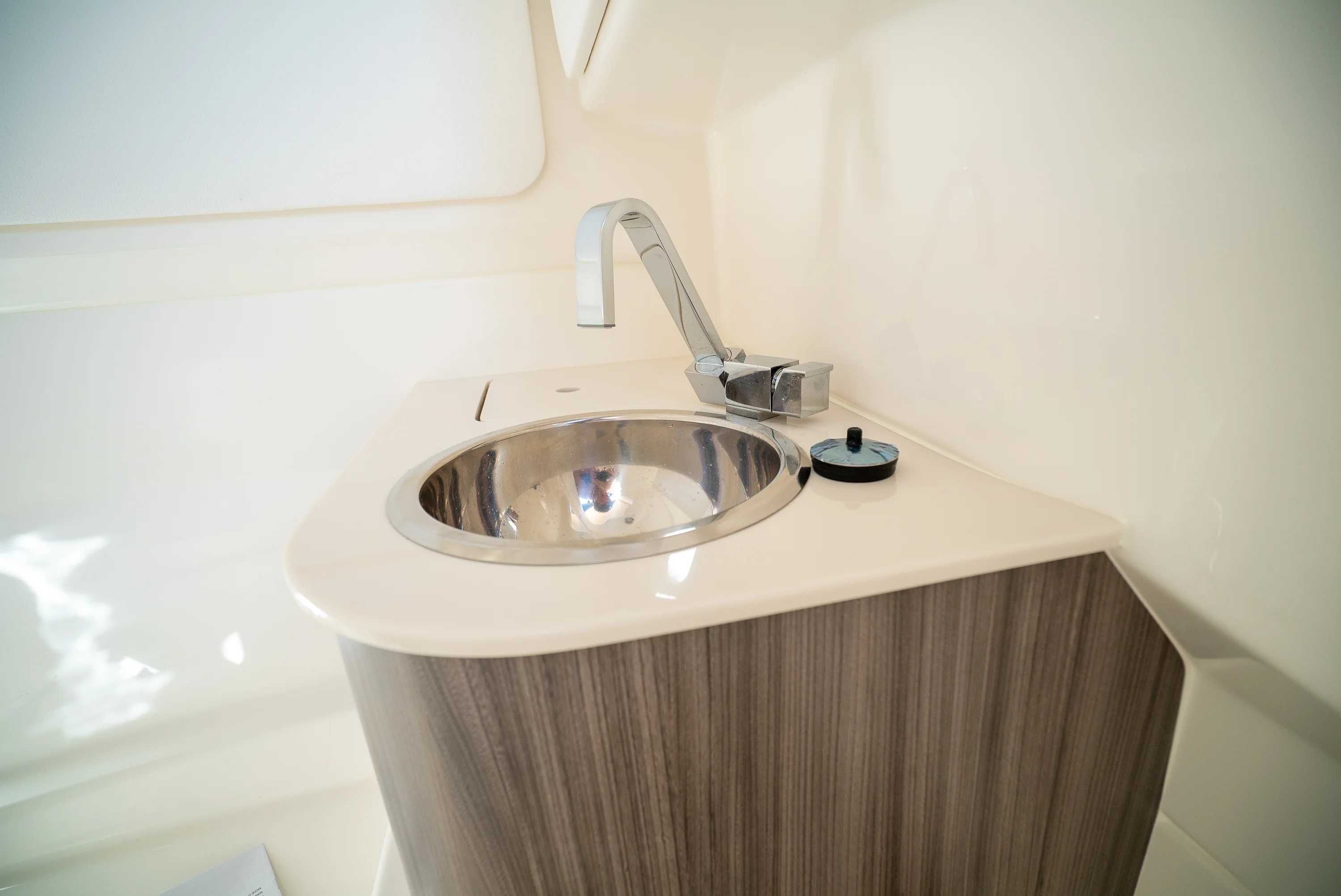 2026 Sea Ray SDX 250 Outboard Image Thumbnail #18