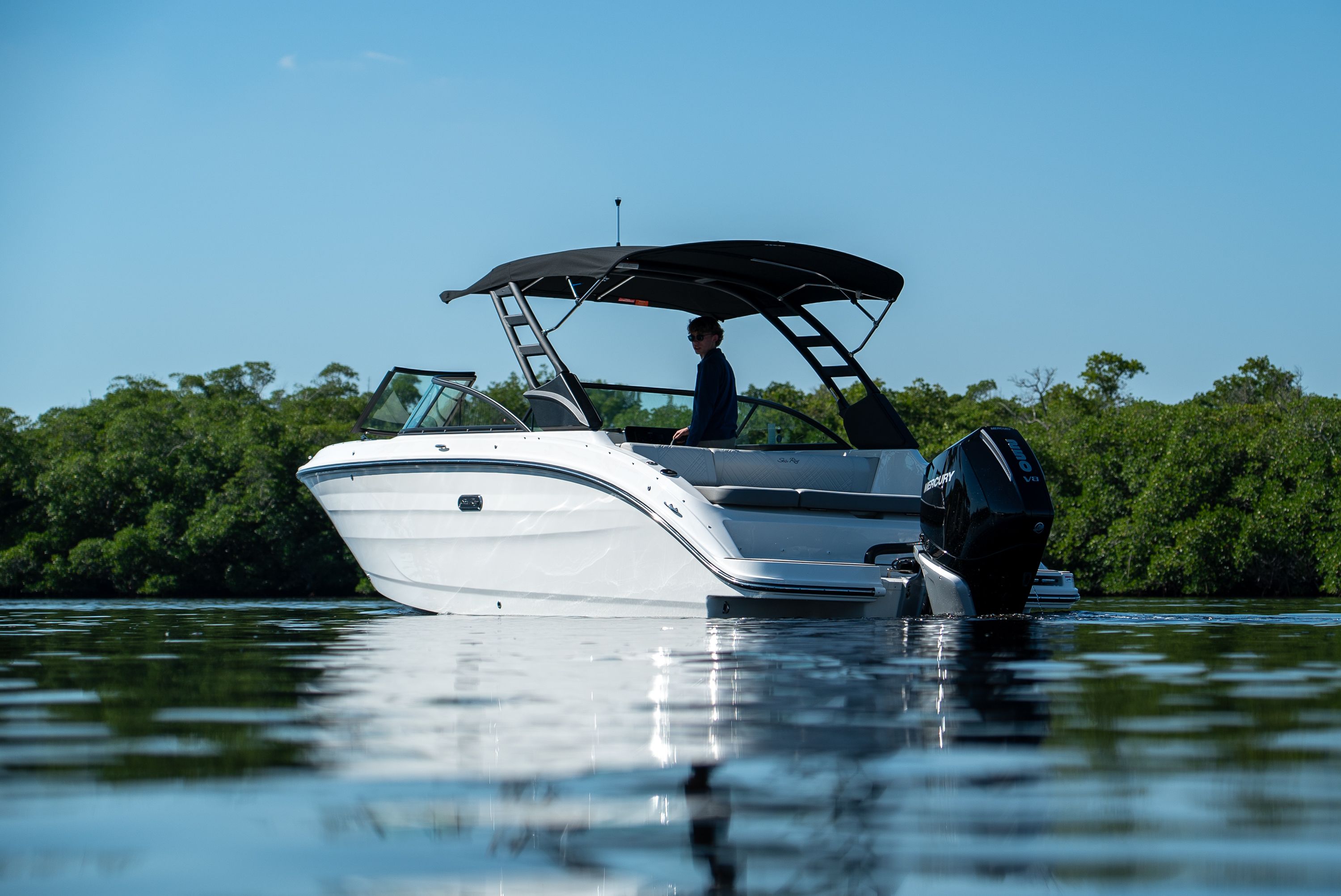 2026 Sea Ray SDX 250 Outboard Image Thumbnail #1