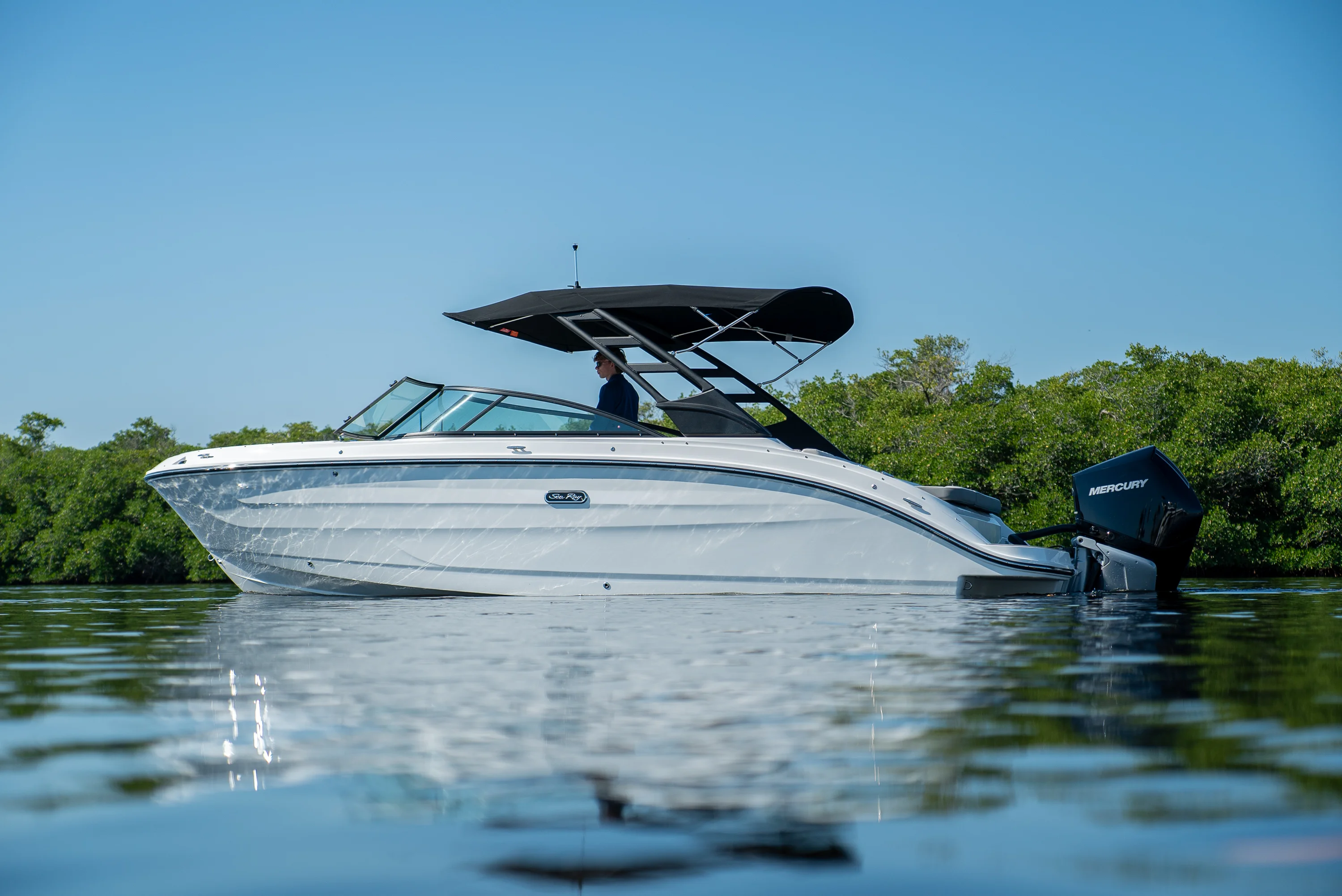 2026 Sea Ray SDX 250 Outboard Image Thumbnail #30